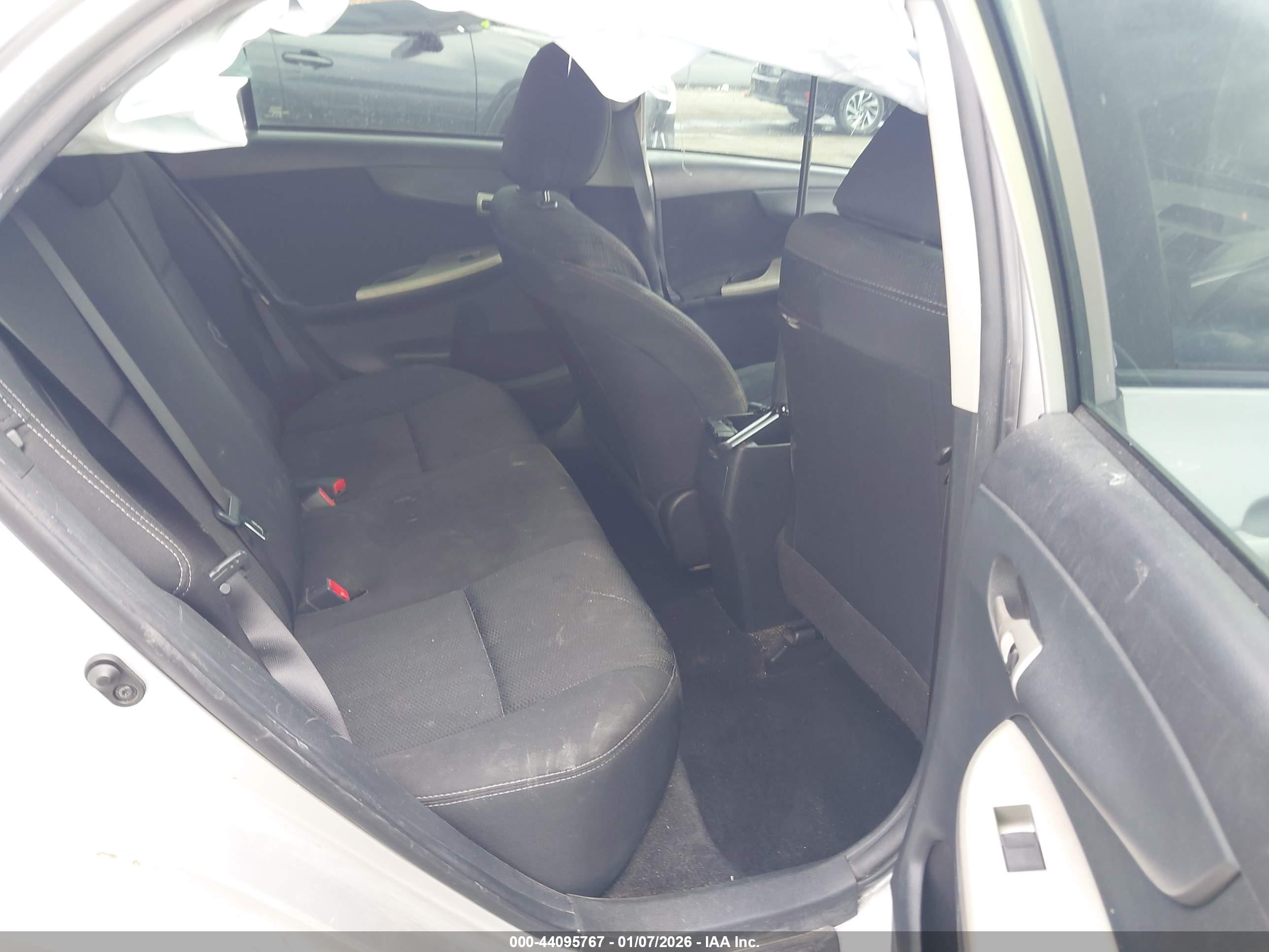 TOYOTA COROLLA image 8