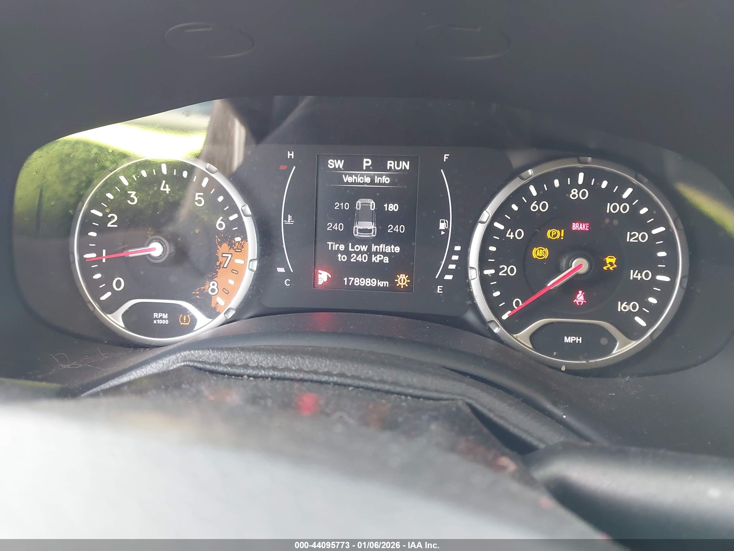 JEEP RENEGADE image 7
