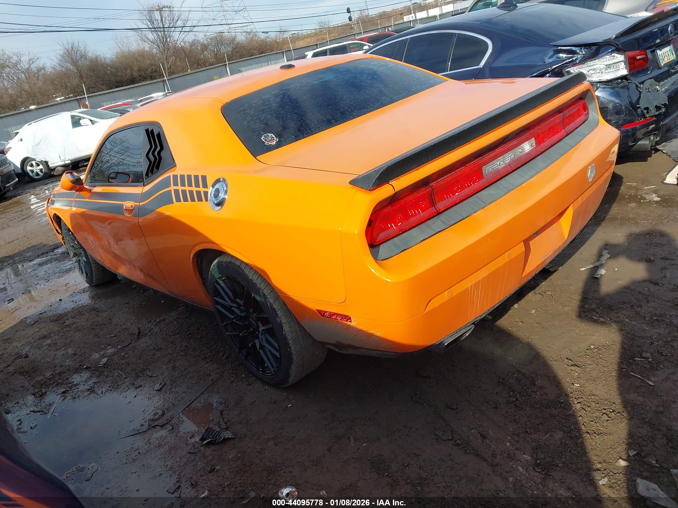 DODGE CHALLENGER image 3