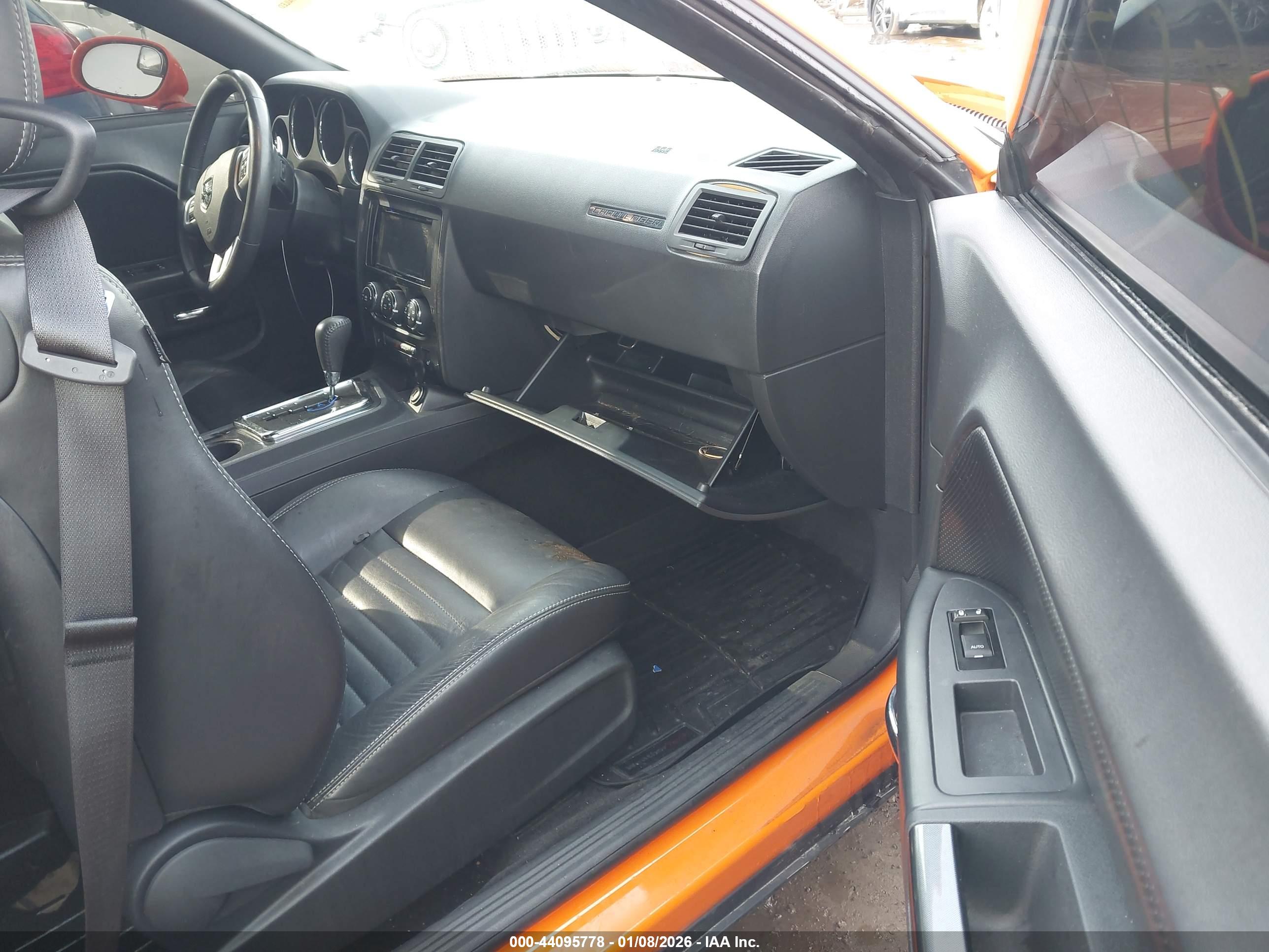 DODGE CHALLENGER image 5