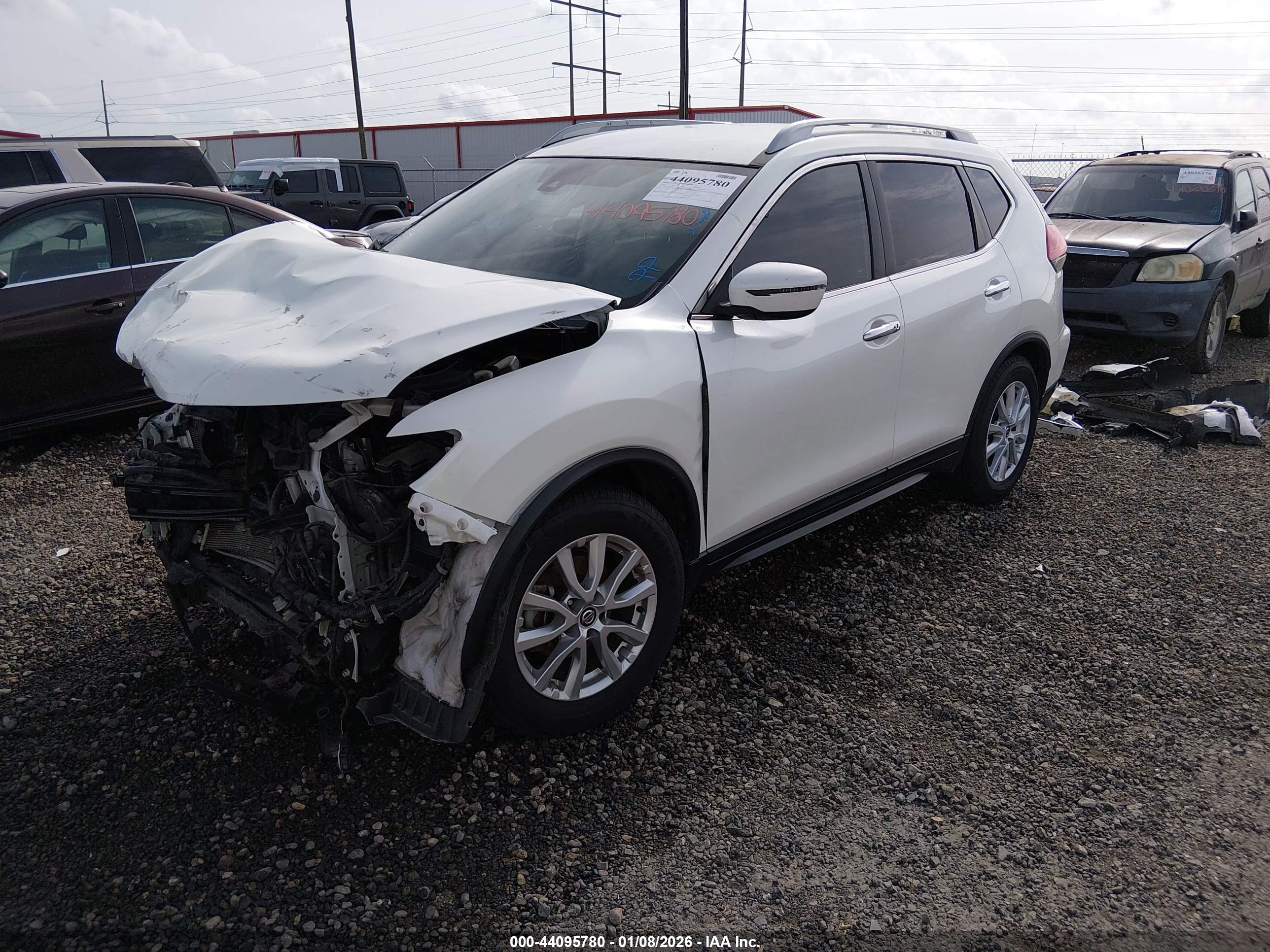 NISSAN ROGUE image 2
