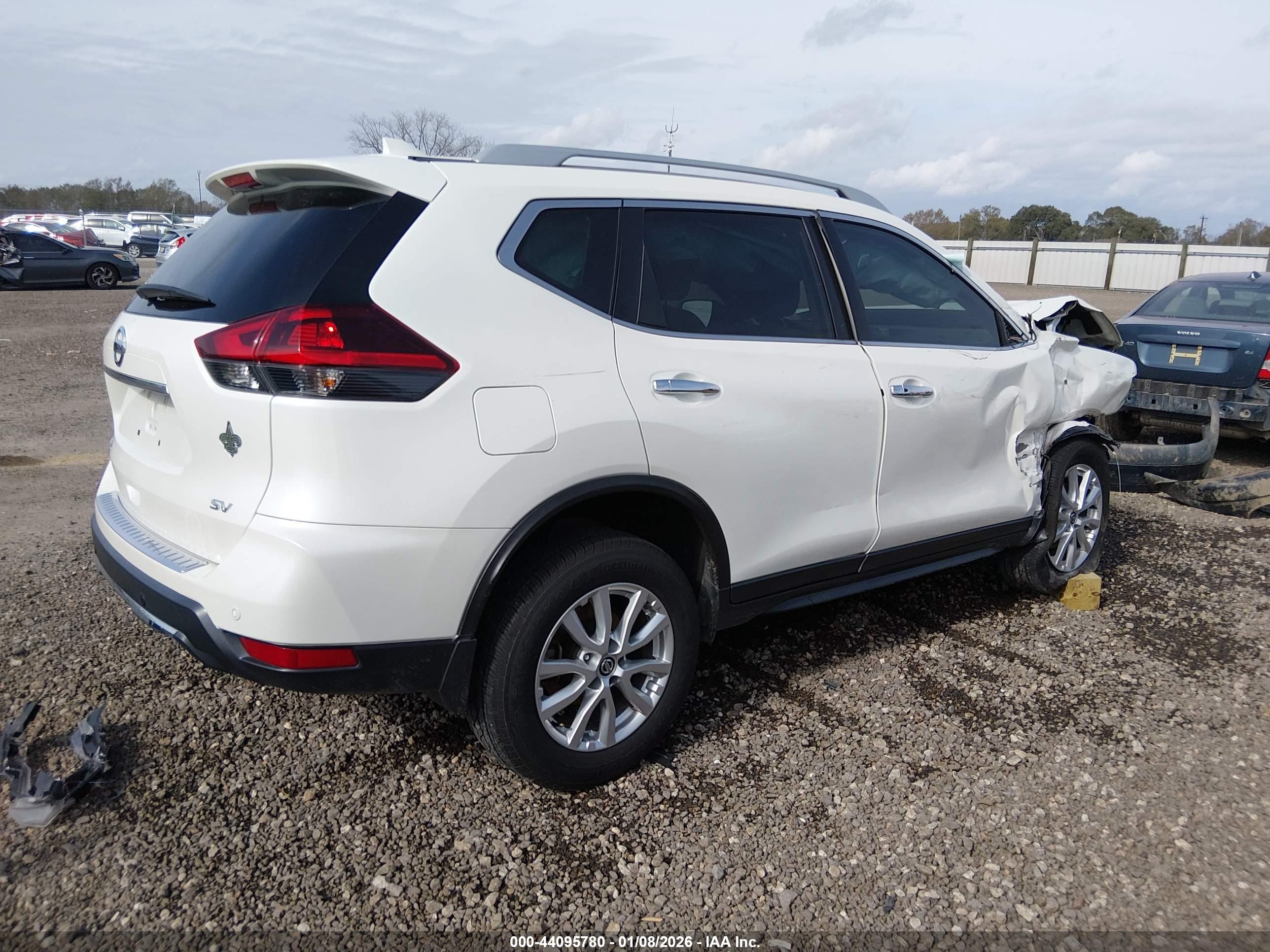 NISSAN ROGUE image 4