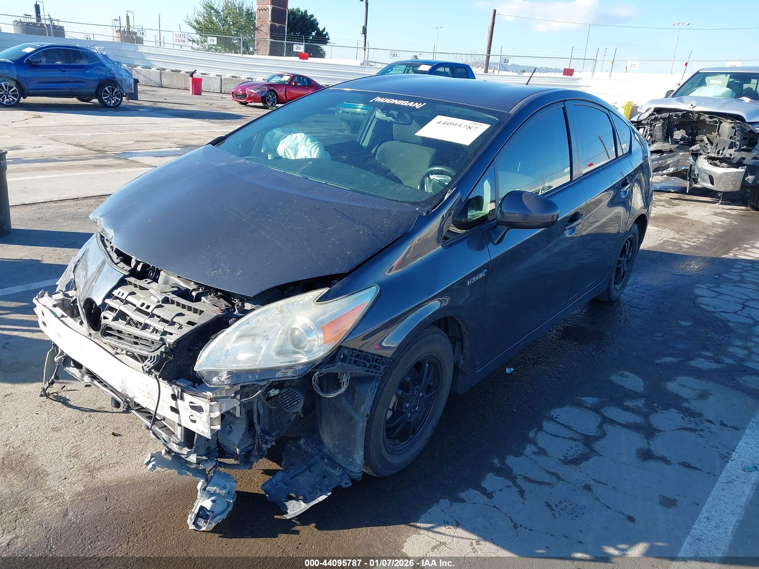 TOYOTA PRIUS image 2