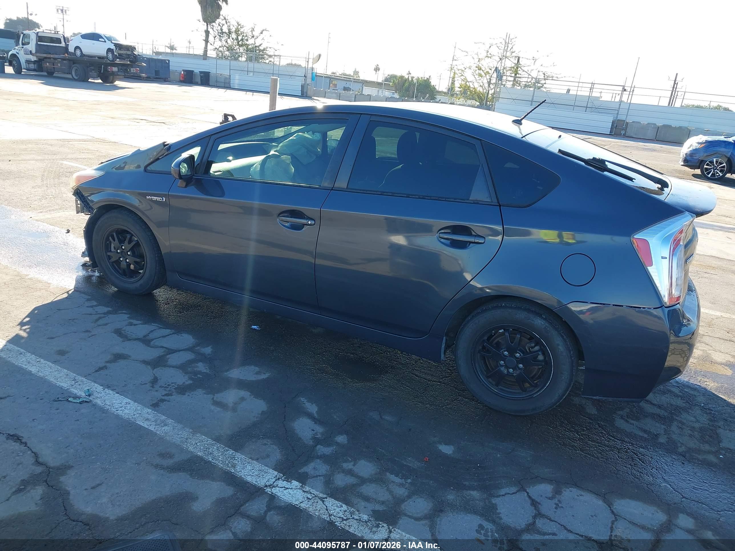 TOYOTA PRIUS image 3
