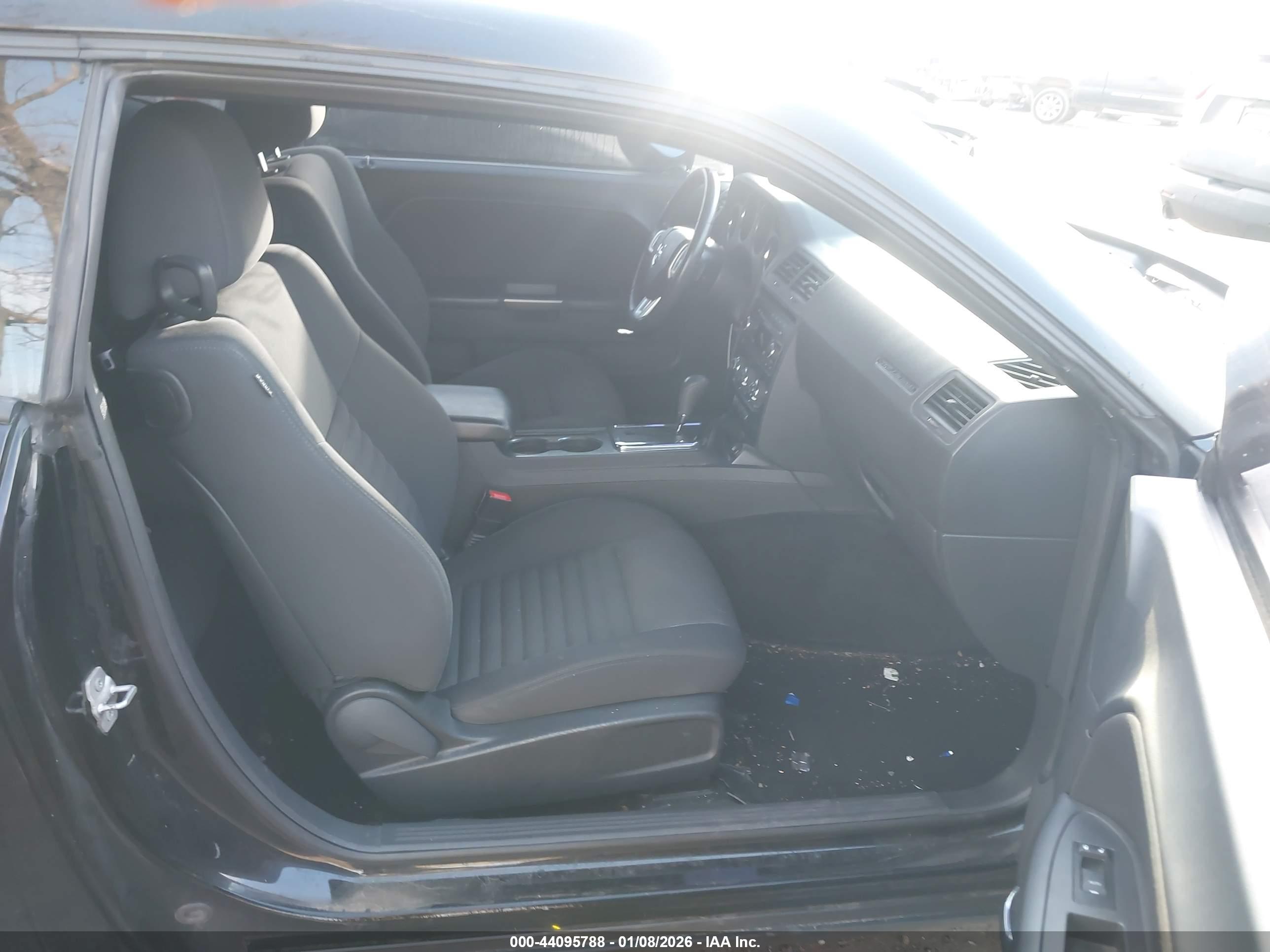 DODGE CHALLENGER image 5
