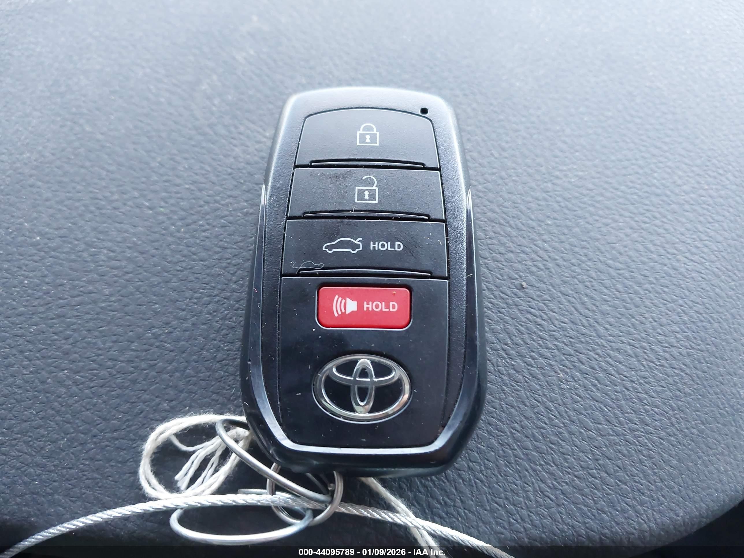 TOYOTA CAMRY image 11