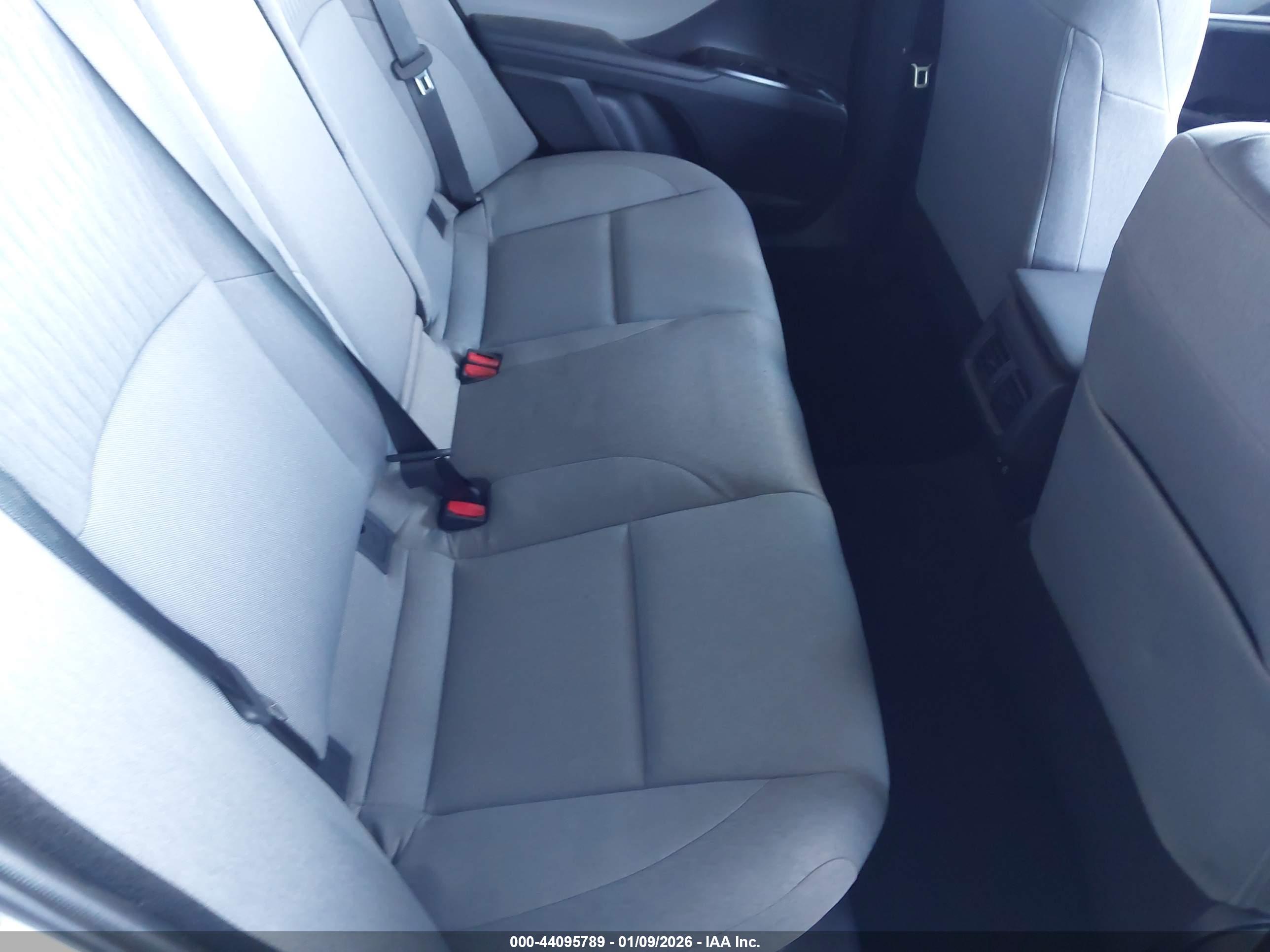 TOYOTA CAMRY image 8