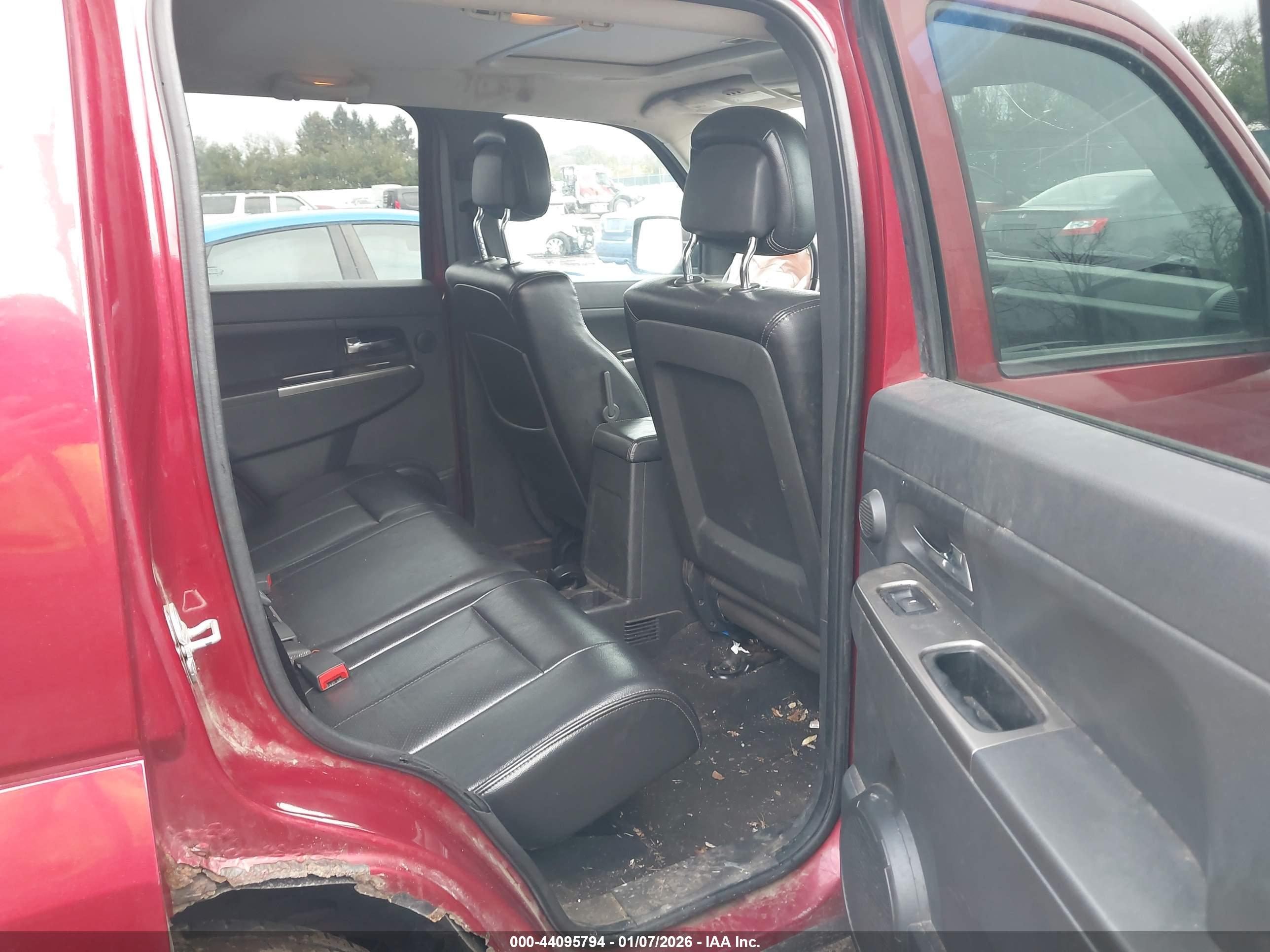 JEEP LIBERTY image 8