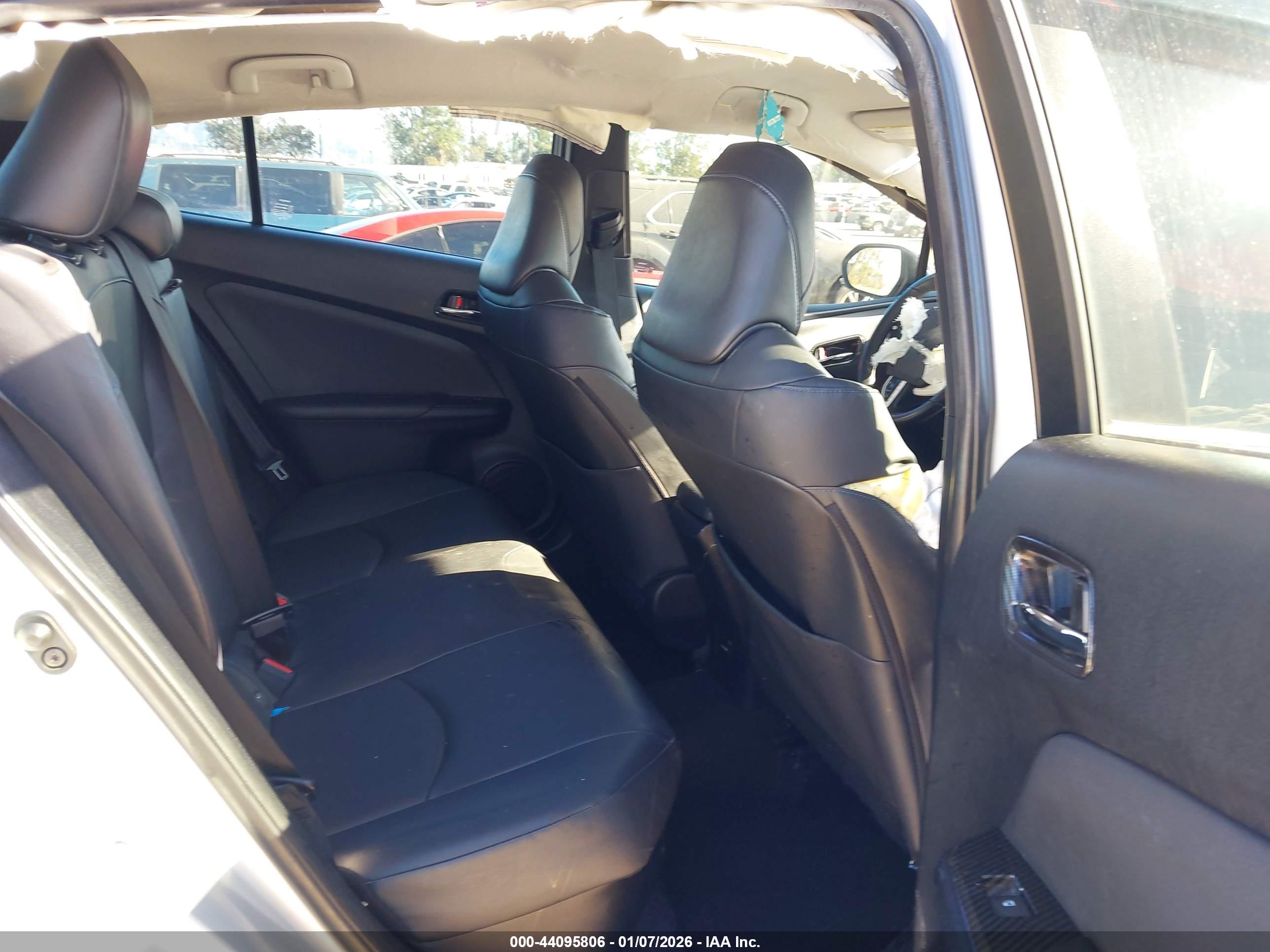 TOYOTA PRIUS image 8