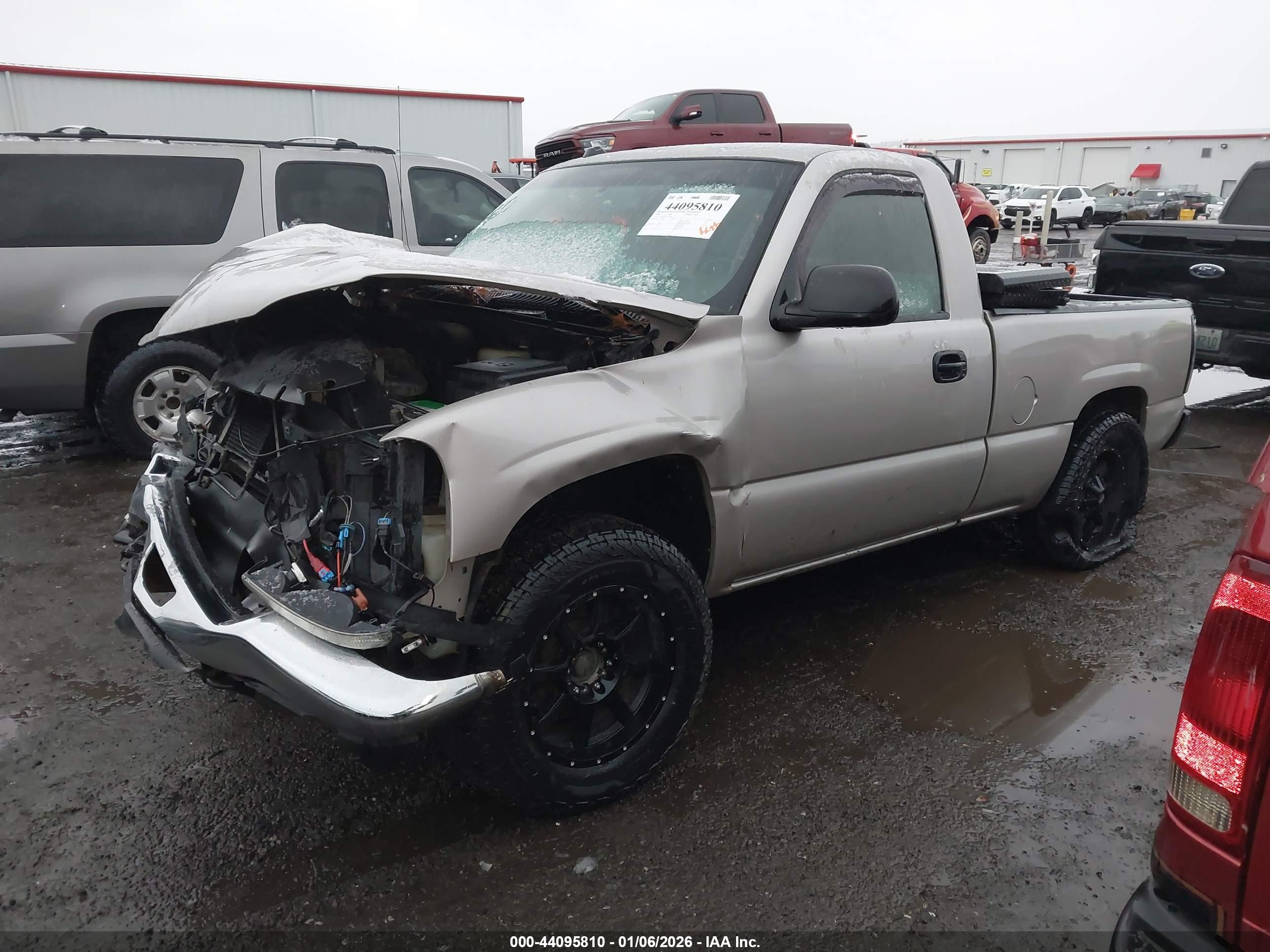 GMC SIERRA image 2