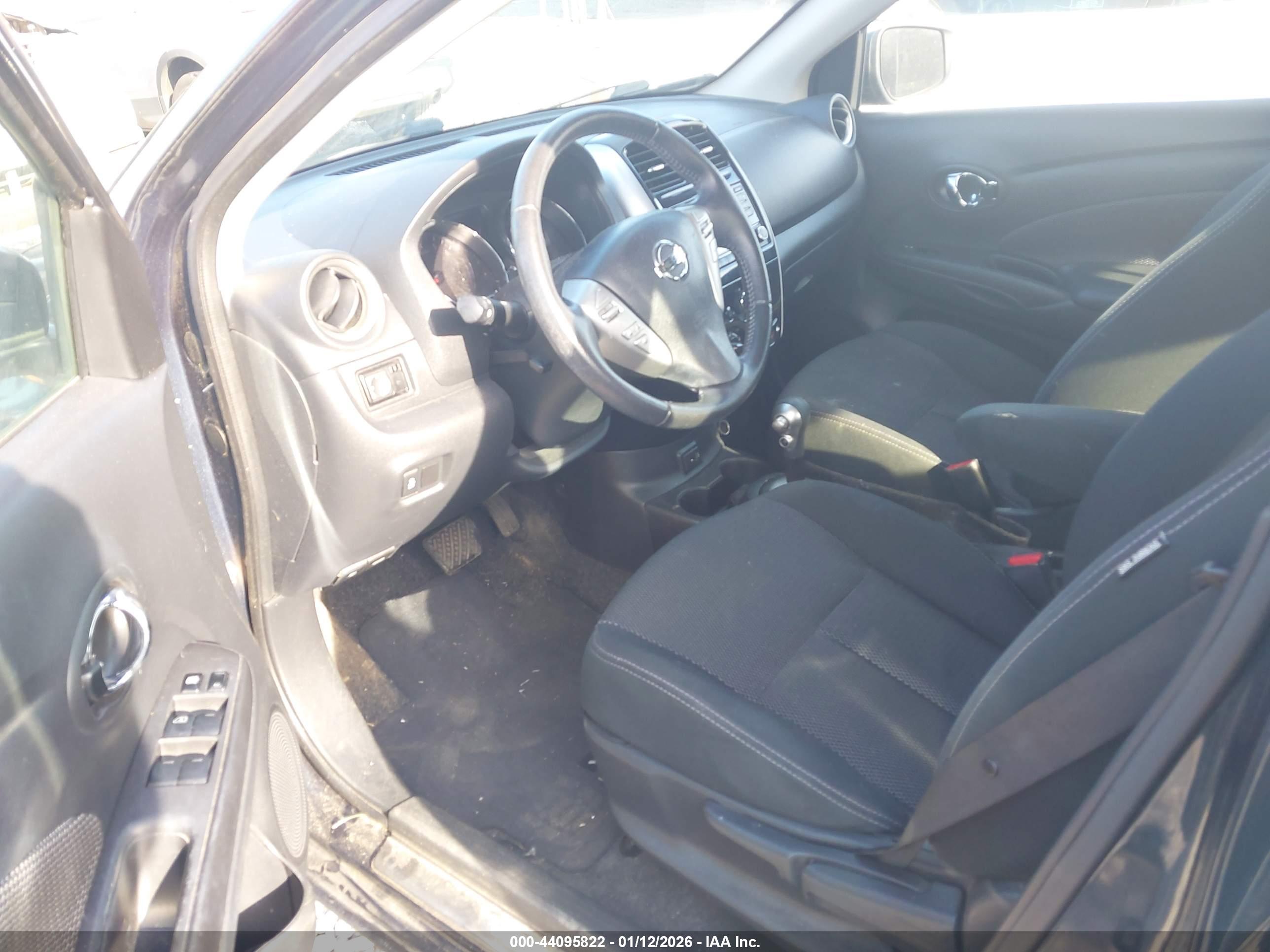 NISSAN VERSA image 5