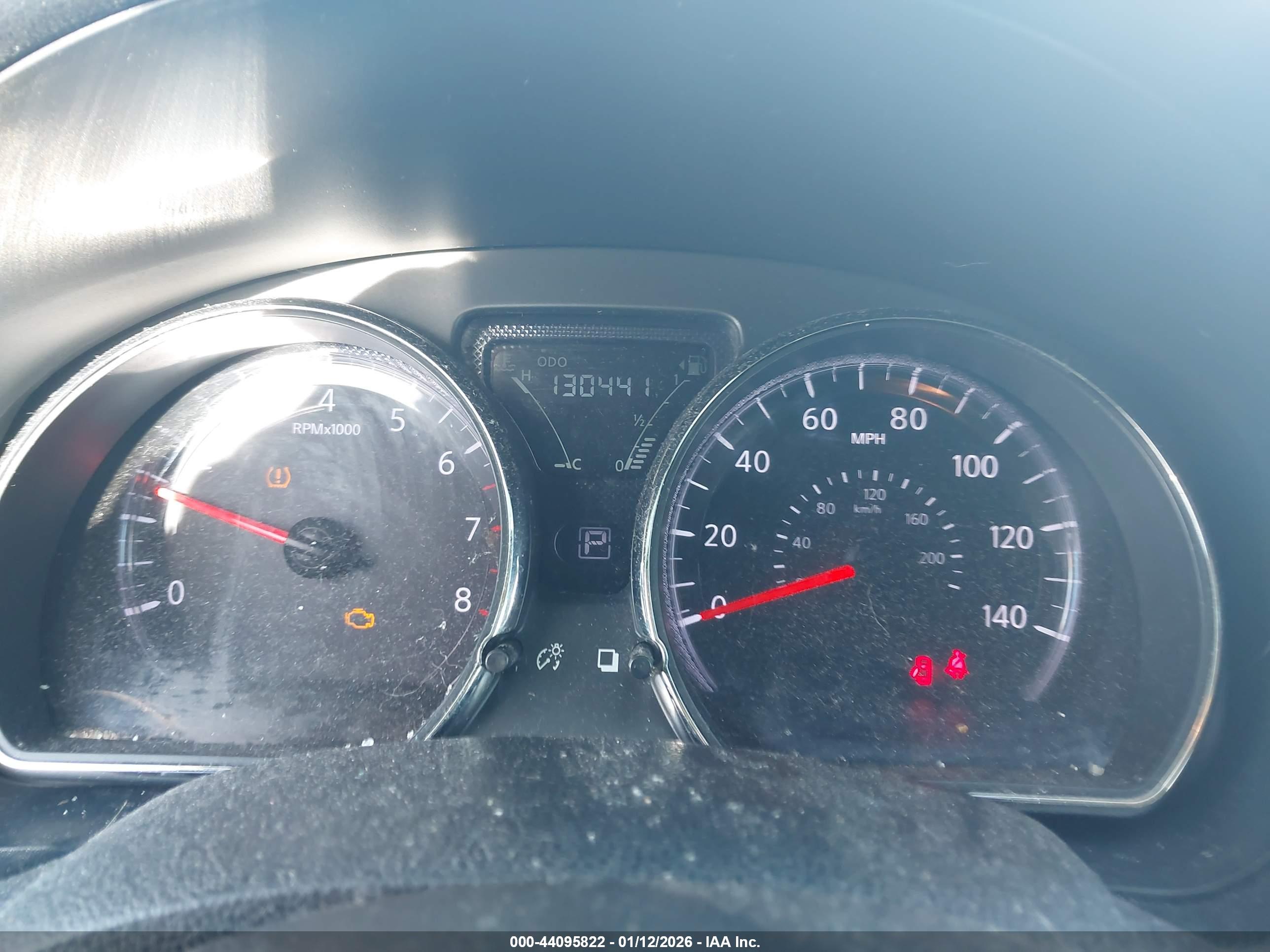 NISSAN VERSA image 7