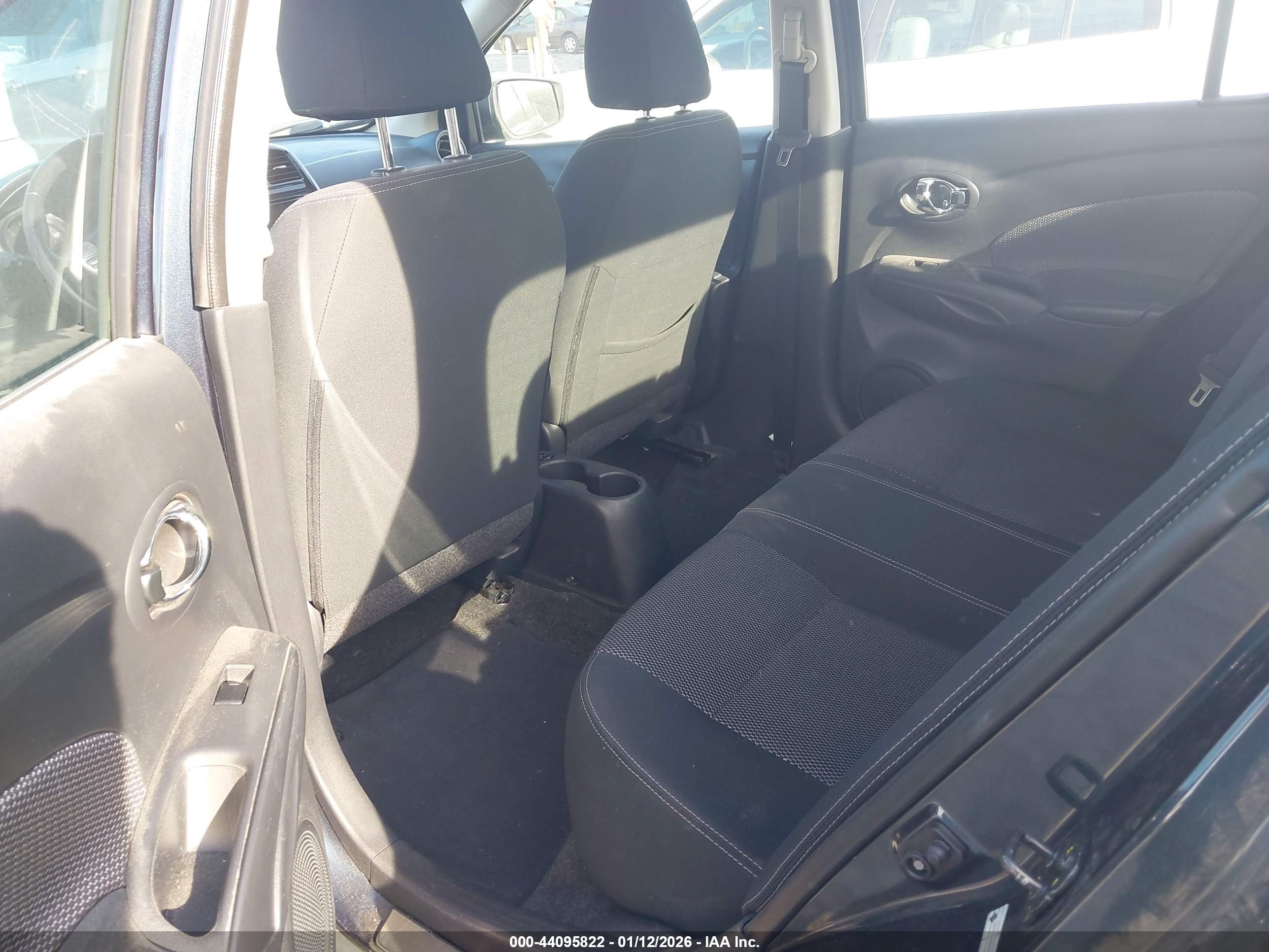 NISSAN VERSA image 8