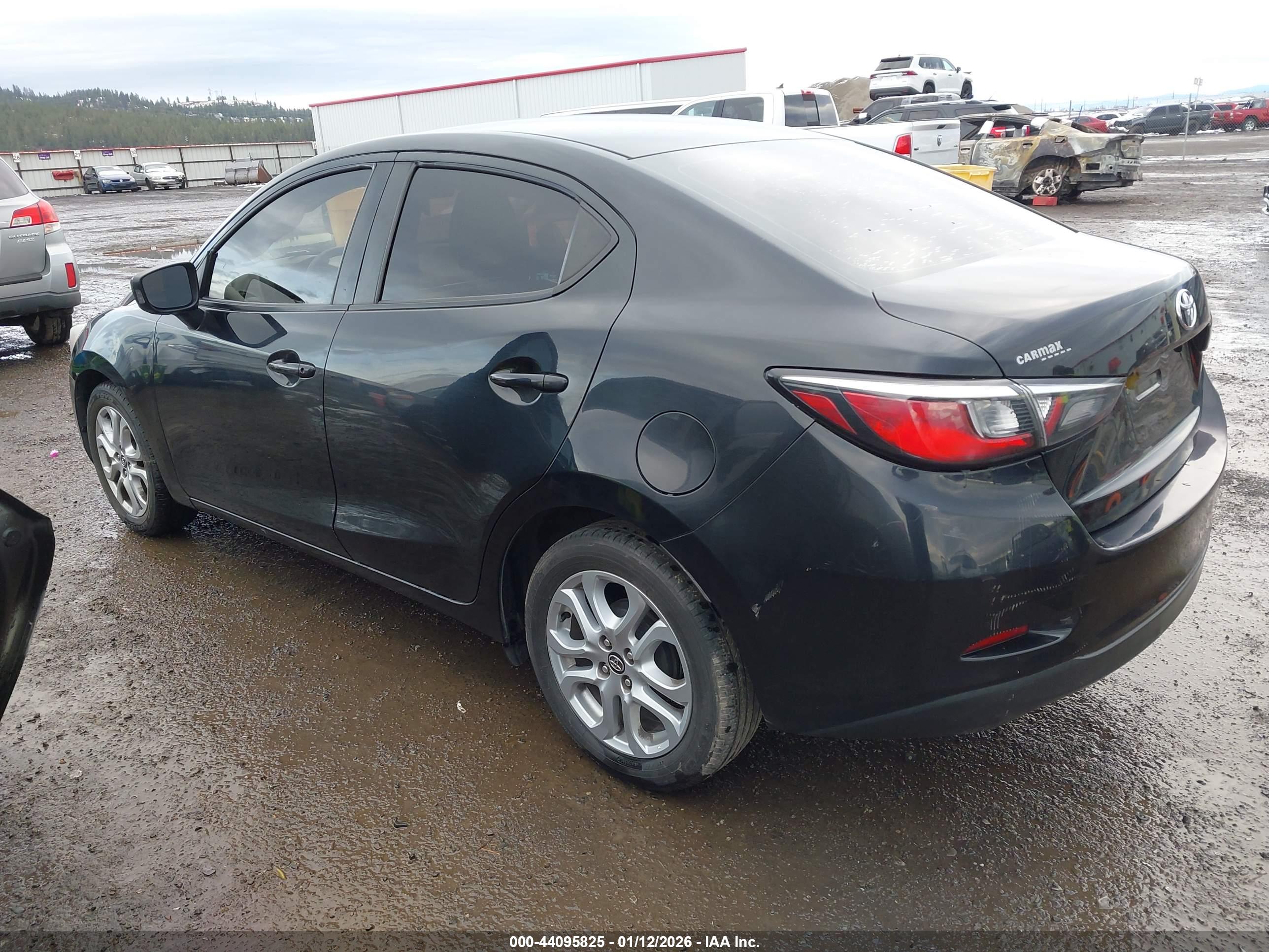 TOYOTA YARIS image 3