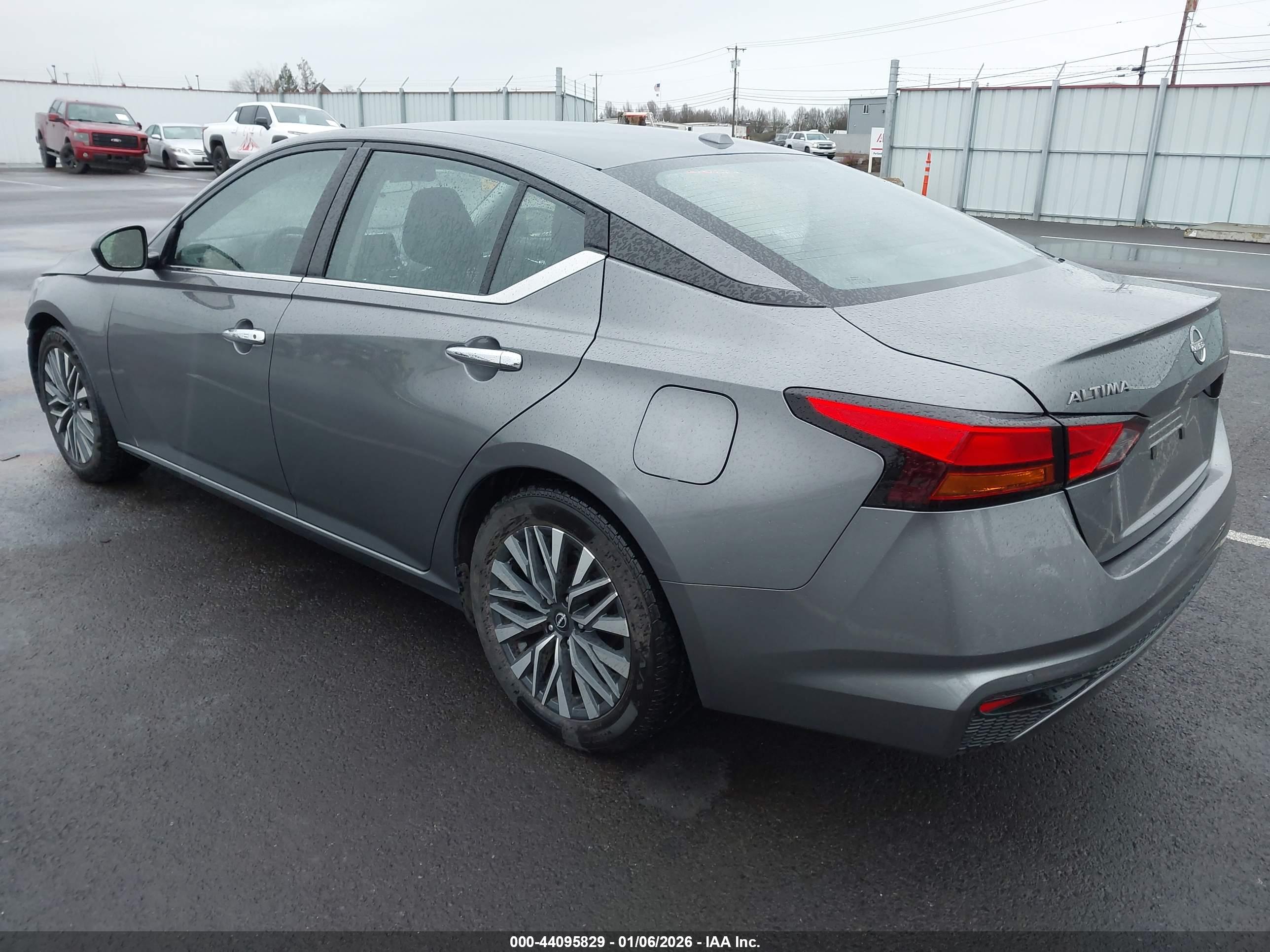 NISSAN ALTIMA image 3