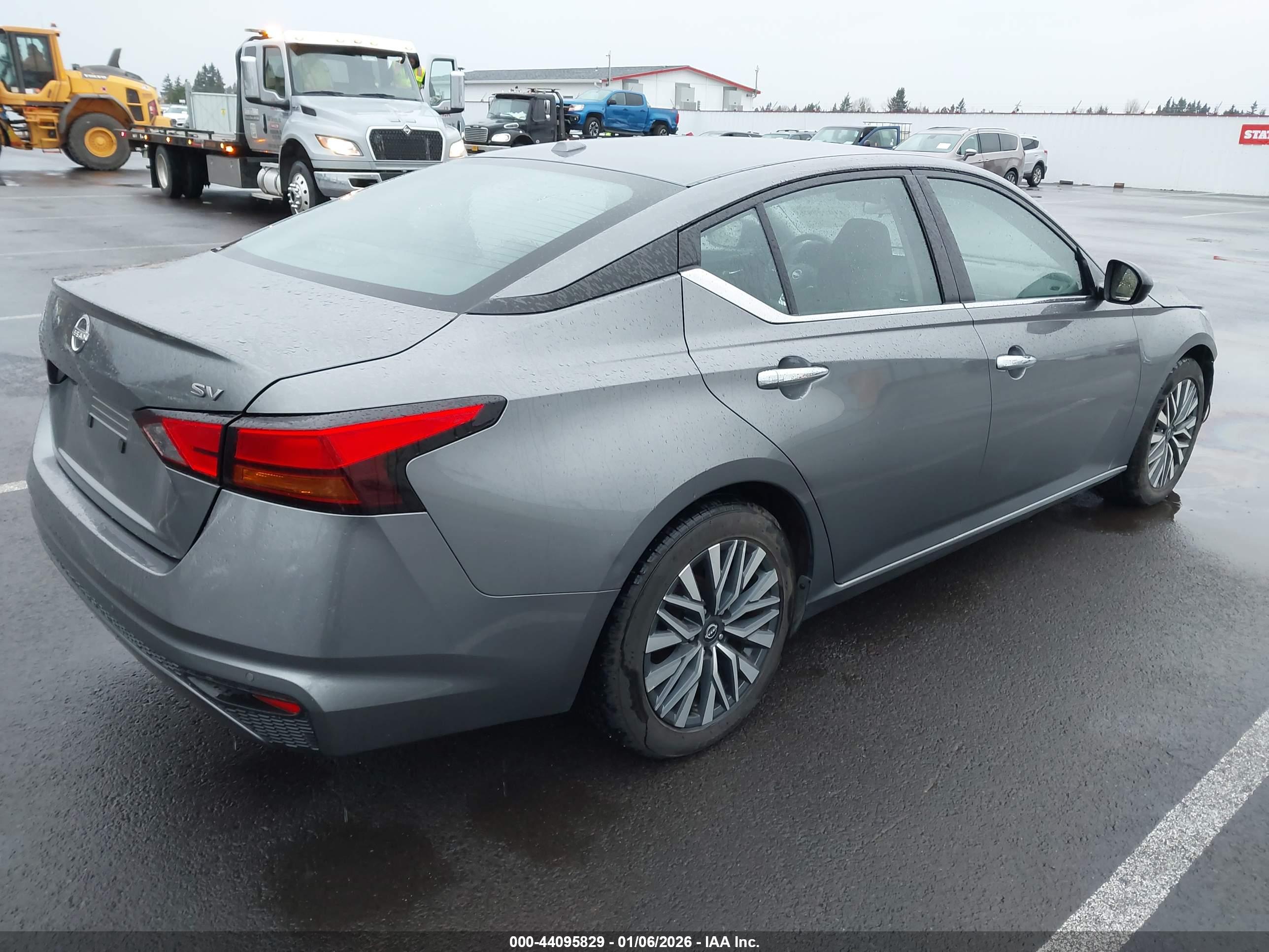 NISSAN ALTIMA image 4