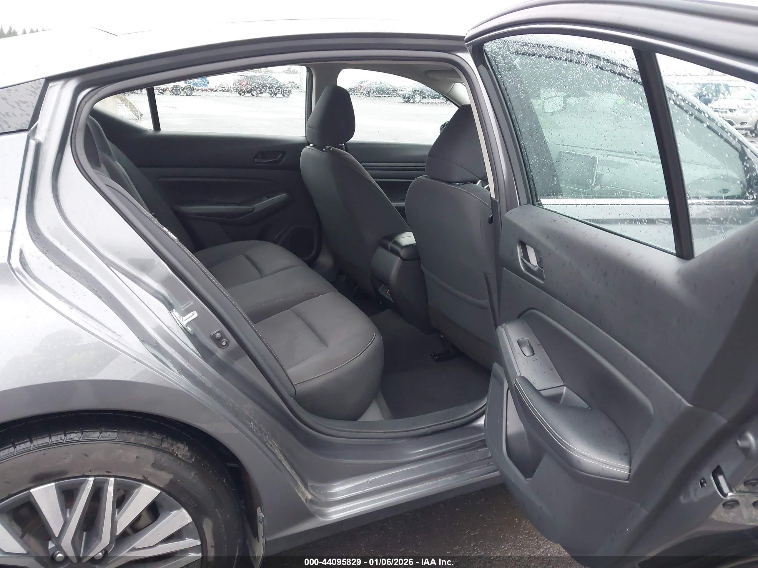 NISSAN ALTIMA image 8