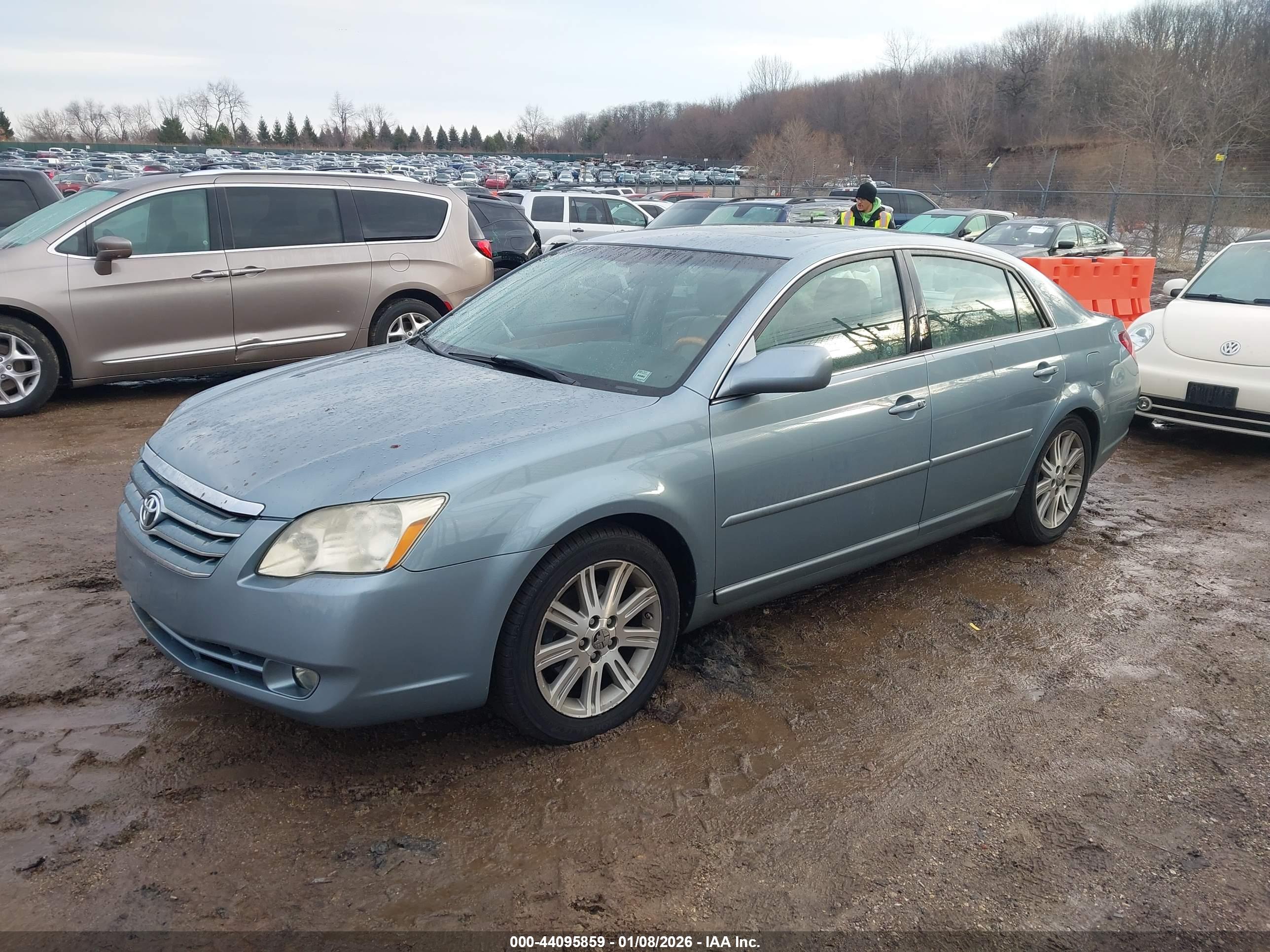 TOYOTA AVALON image 2