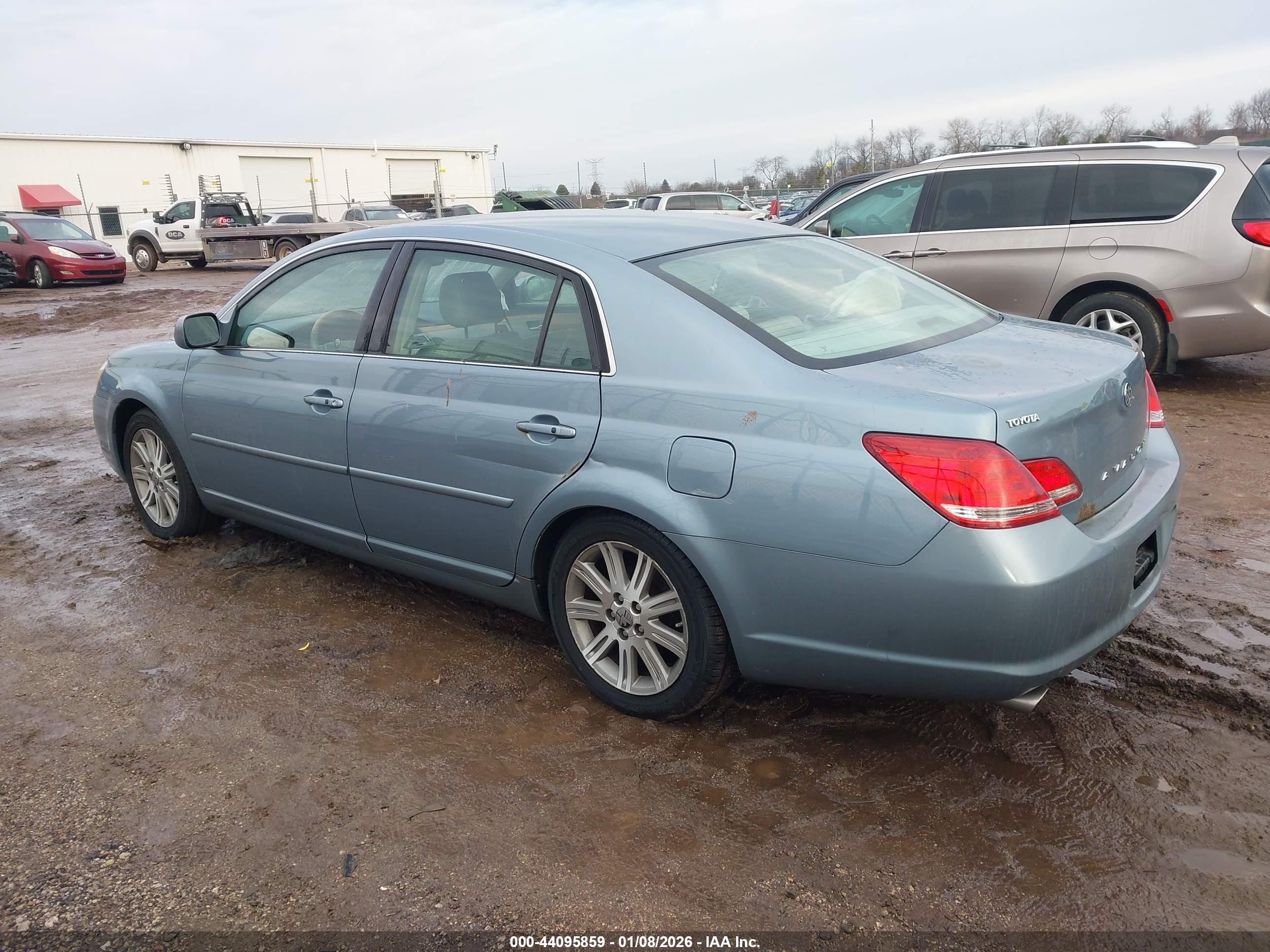 TOYOTA AVALON image 3