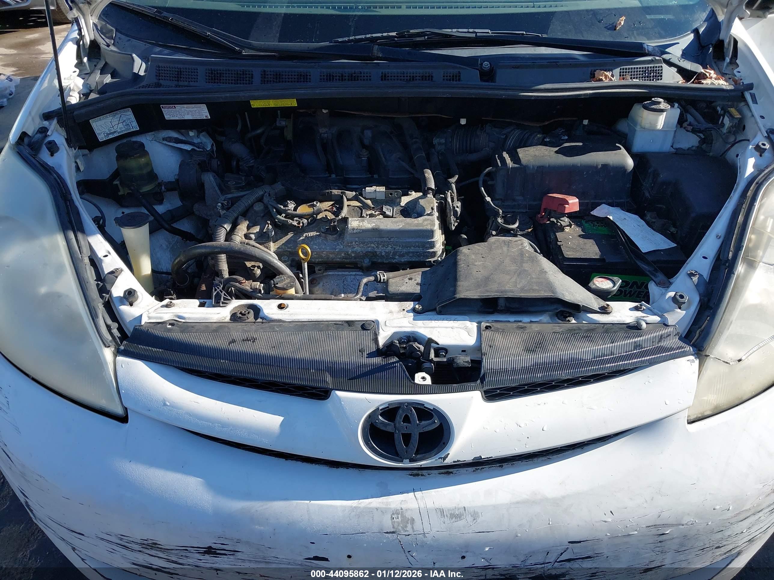 TOYOTA SIENNA image 10