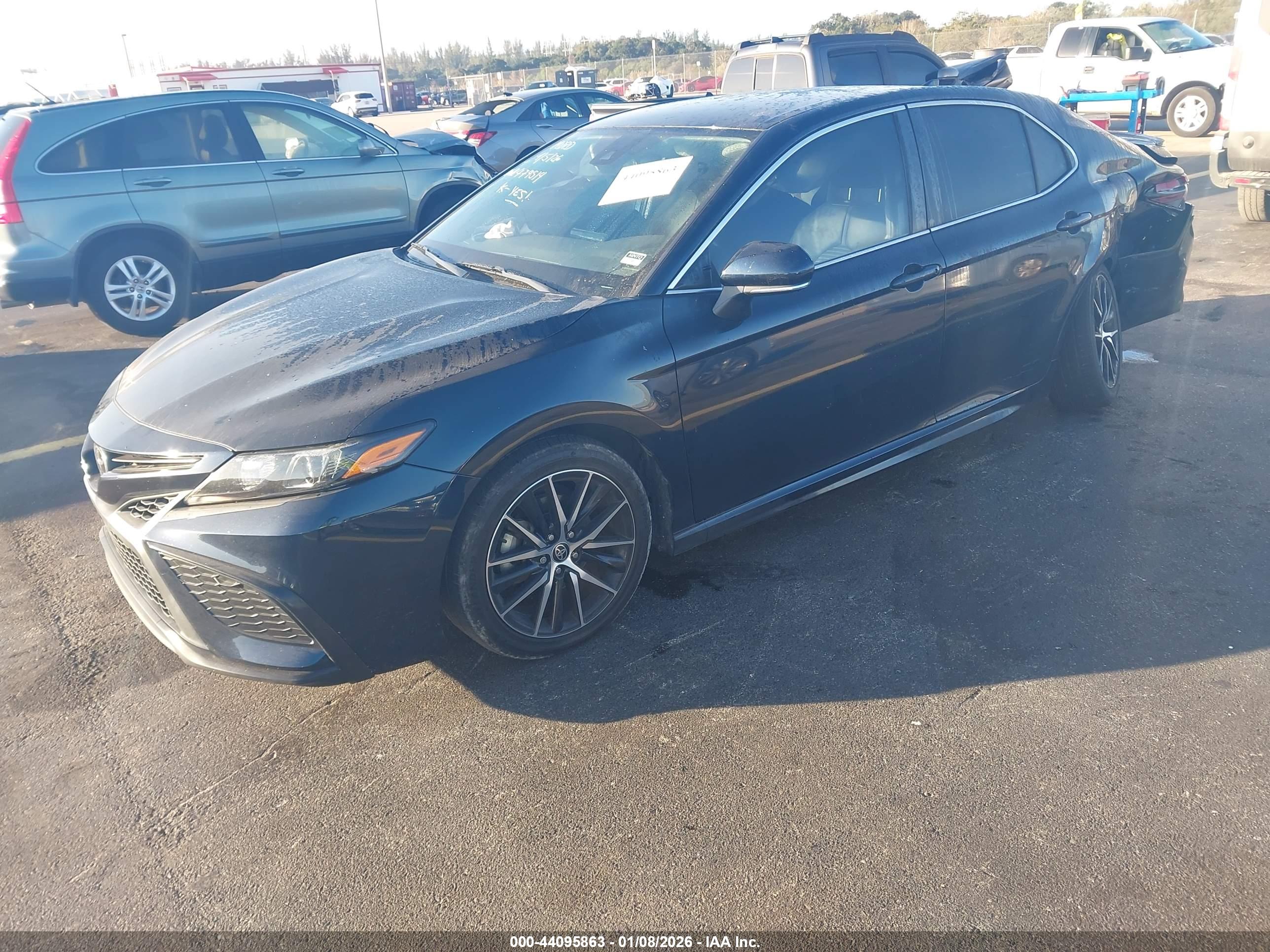 TOYOTA CAMRY image 2