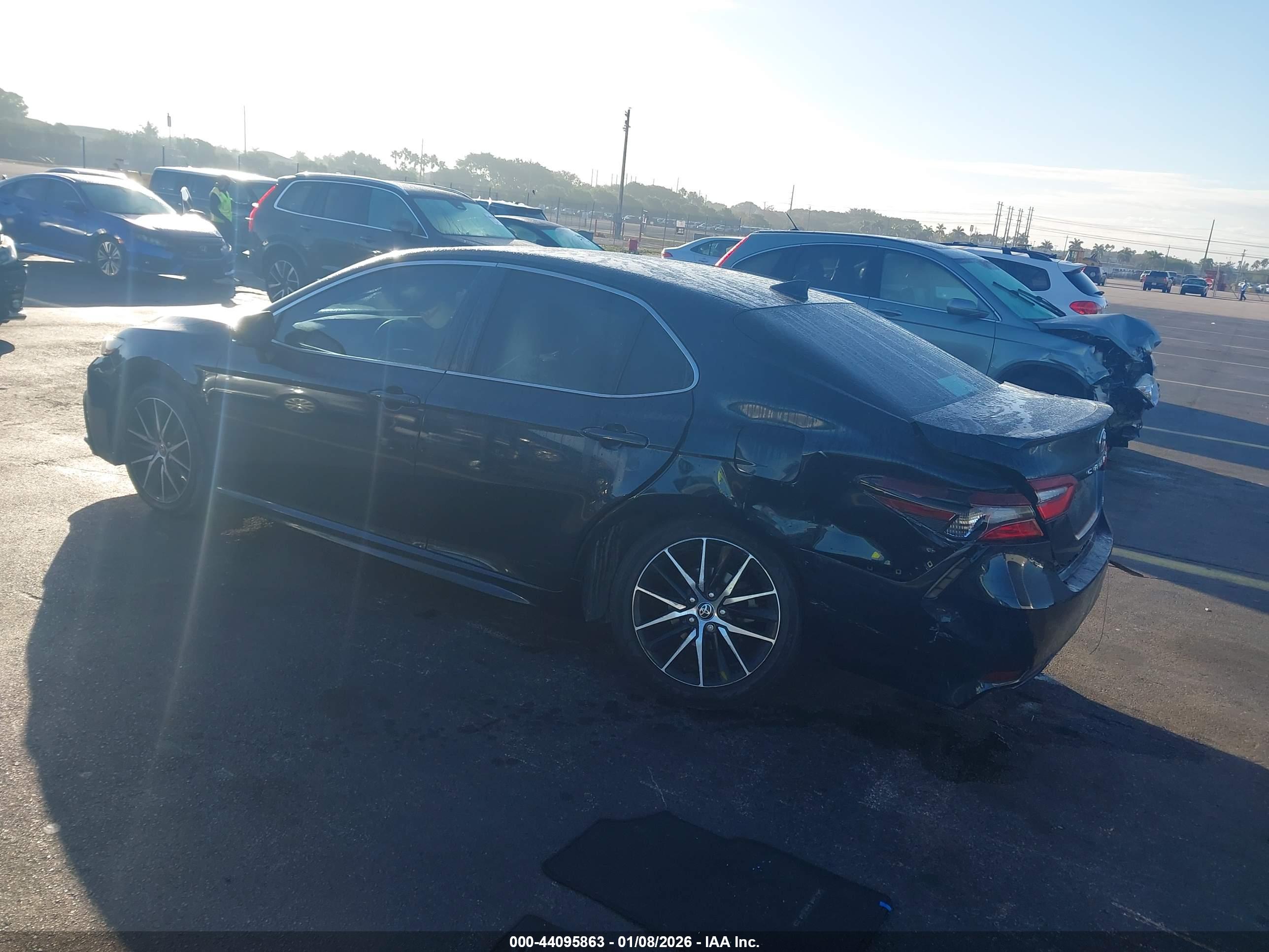 TOYOTA CAMRY image 3