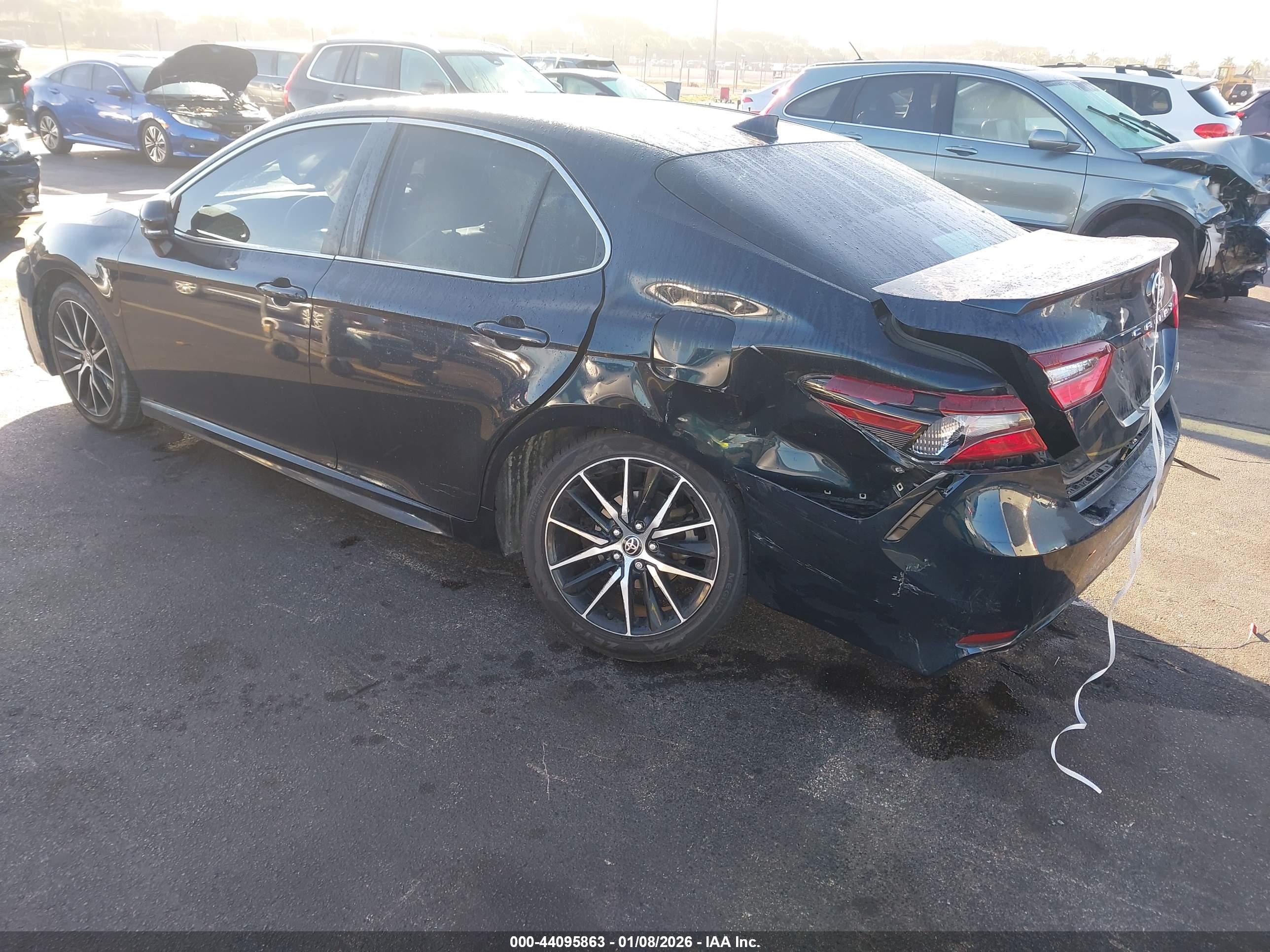 TOYOTA CAMRY image 6