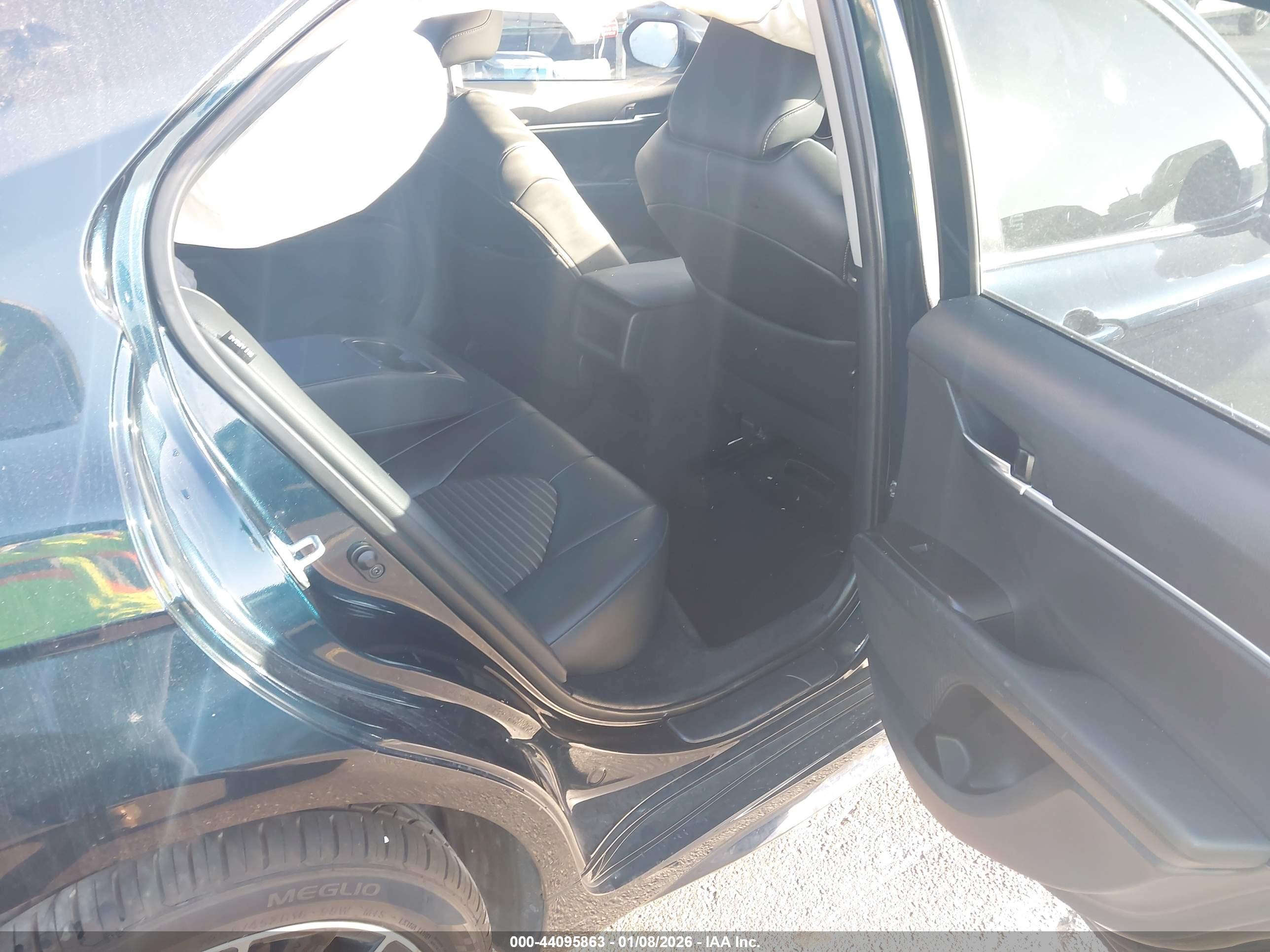 TOYOTA CAMRY image 8