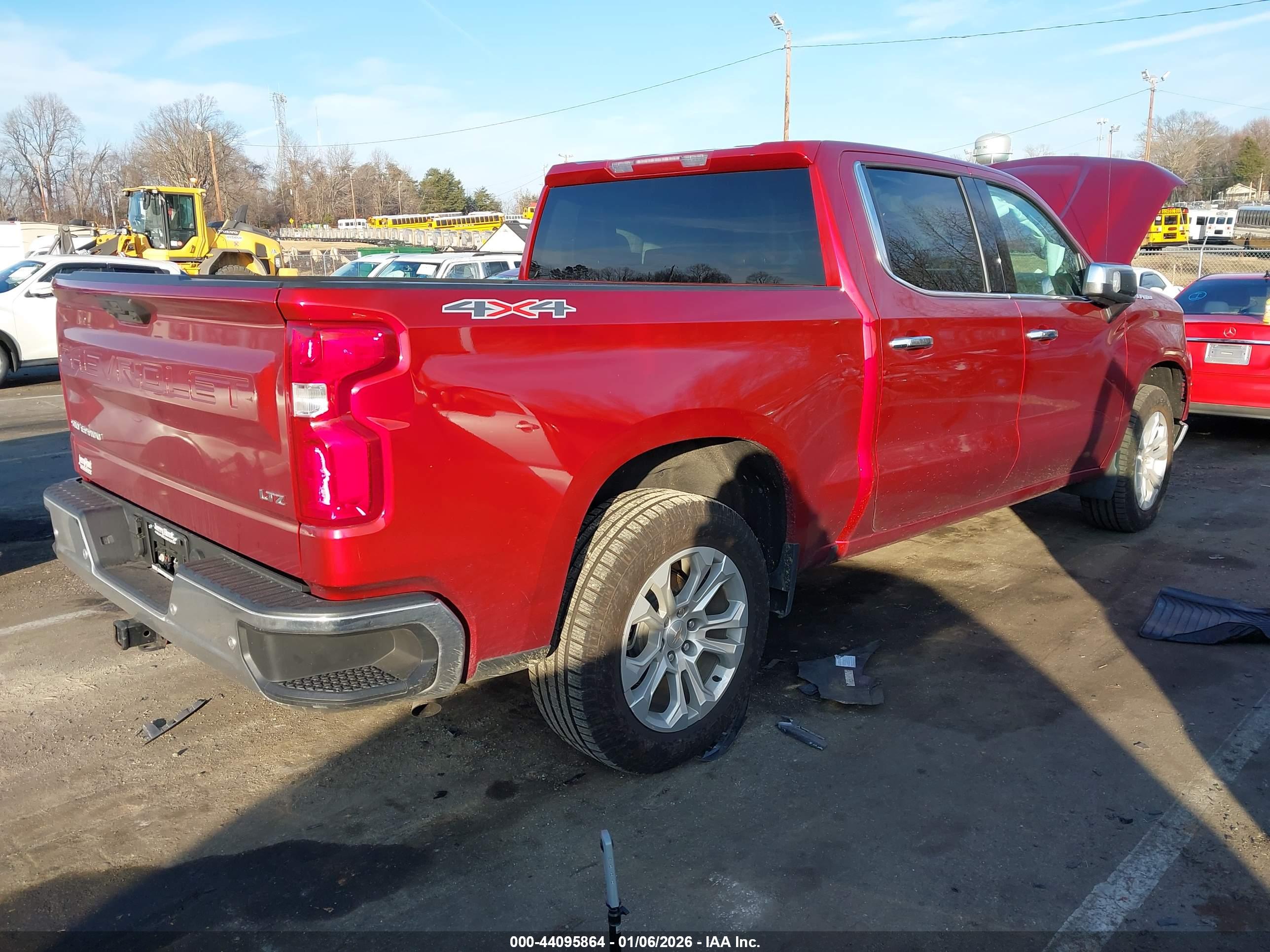 CHEVROLET SILVERADO image 4