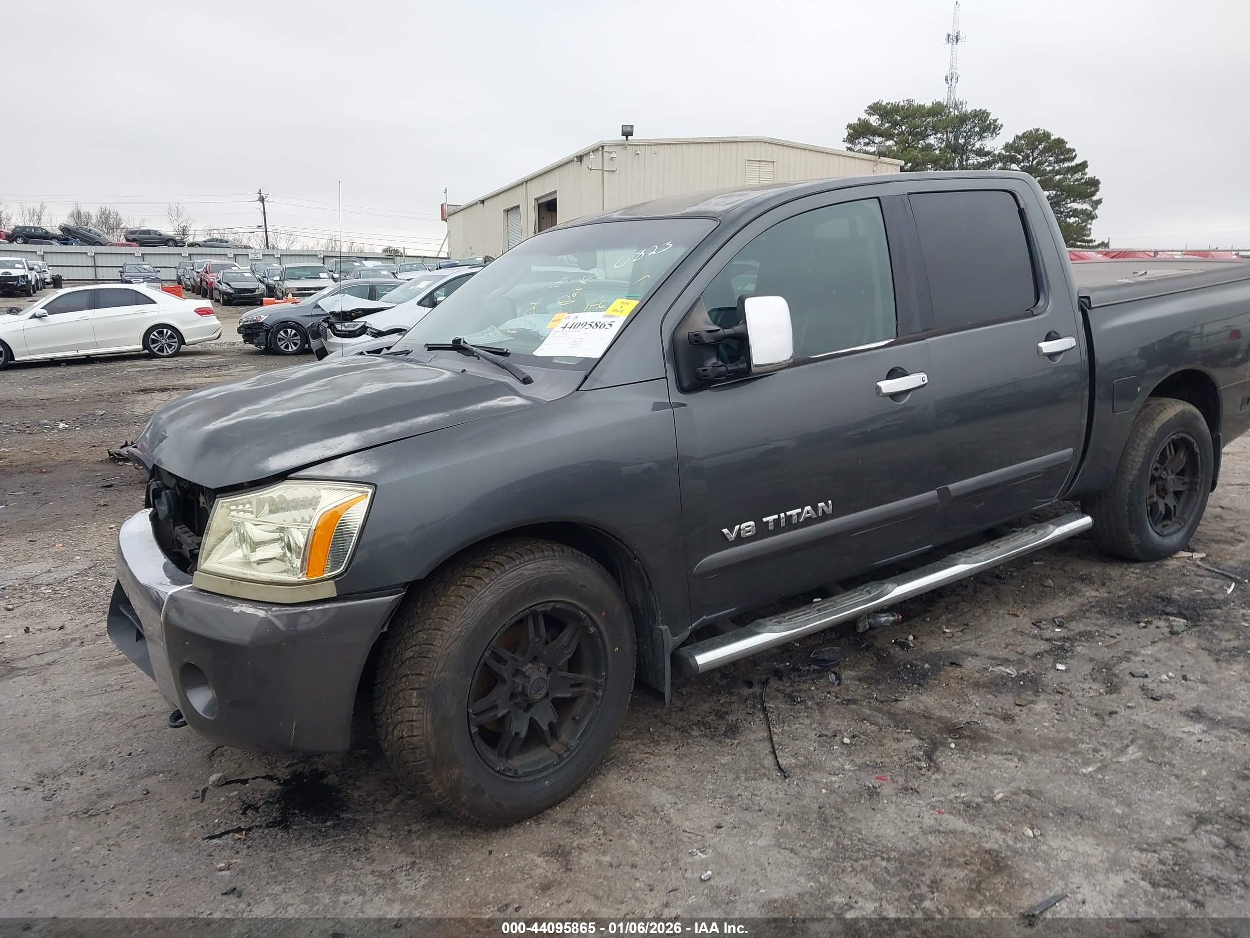 NISSAN TITAN image 2