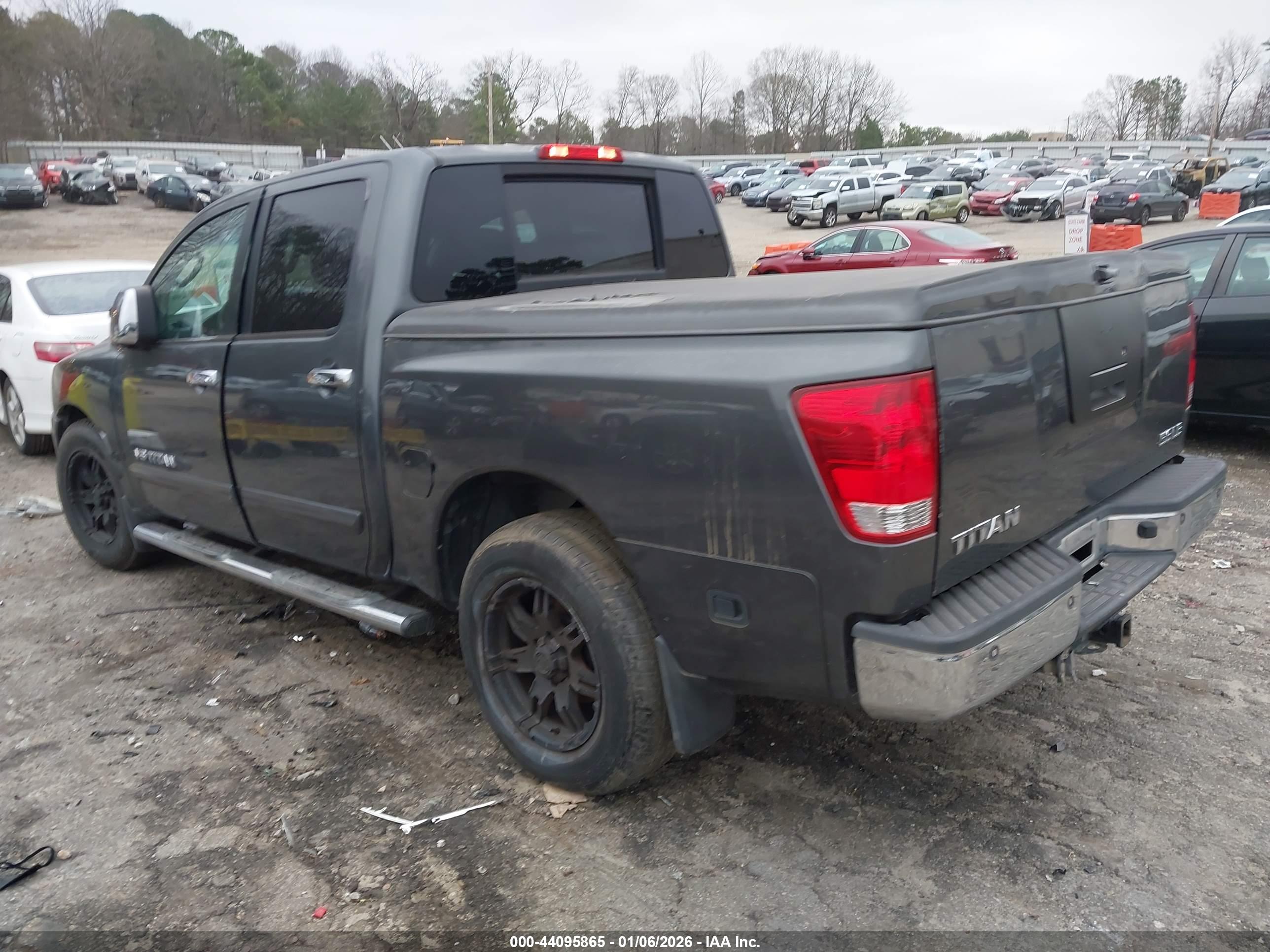 NISSAN TITAN image 3
