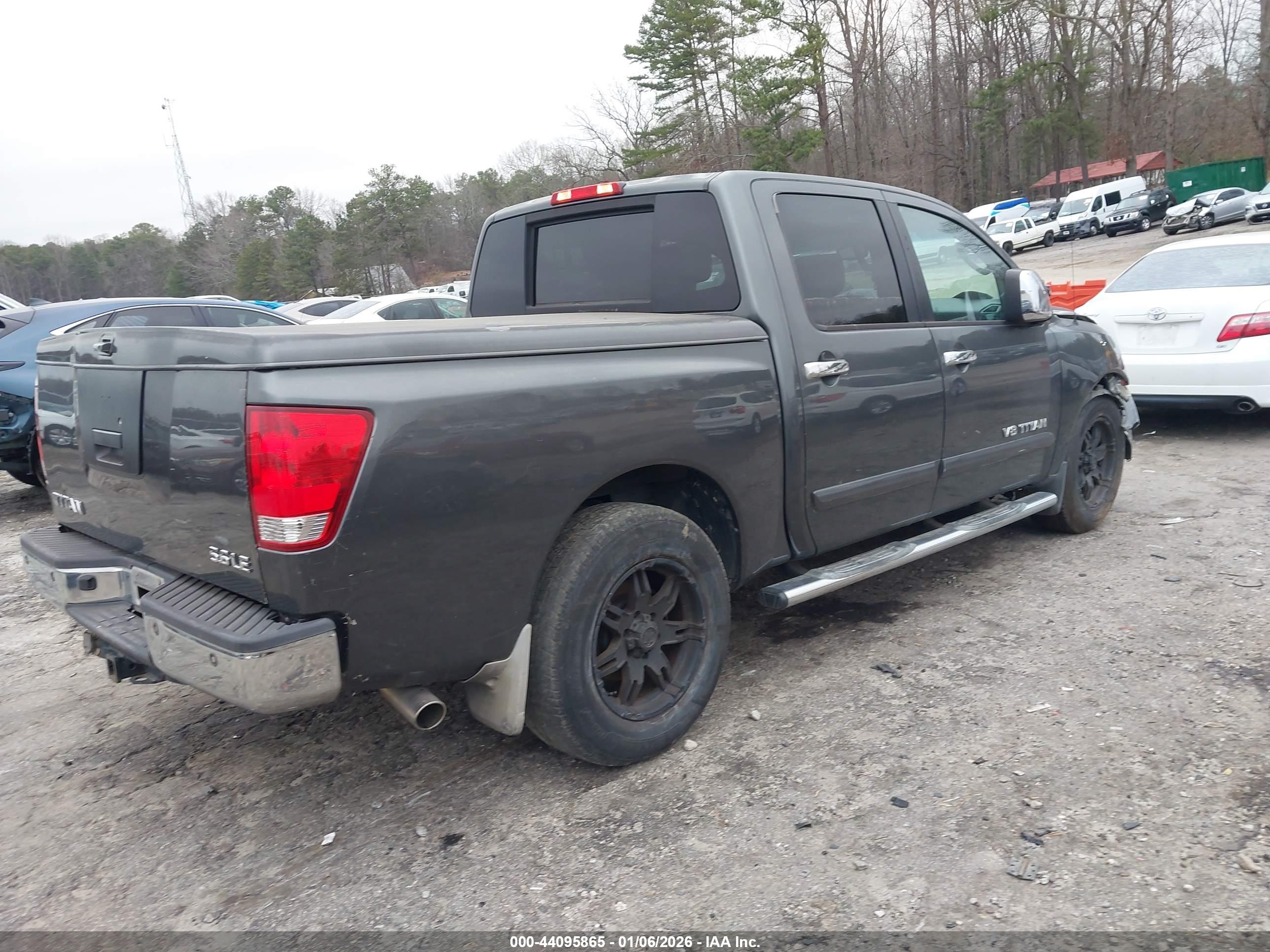 NISSAN TITAN image 4