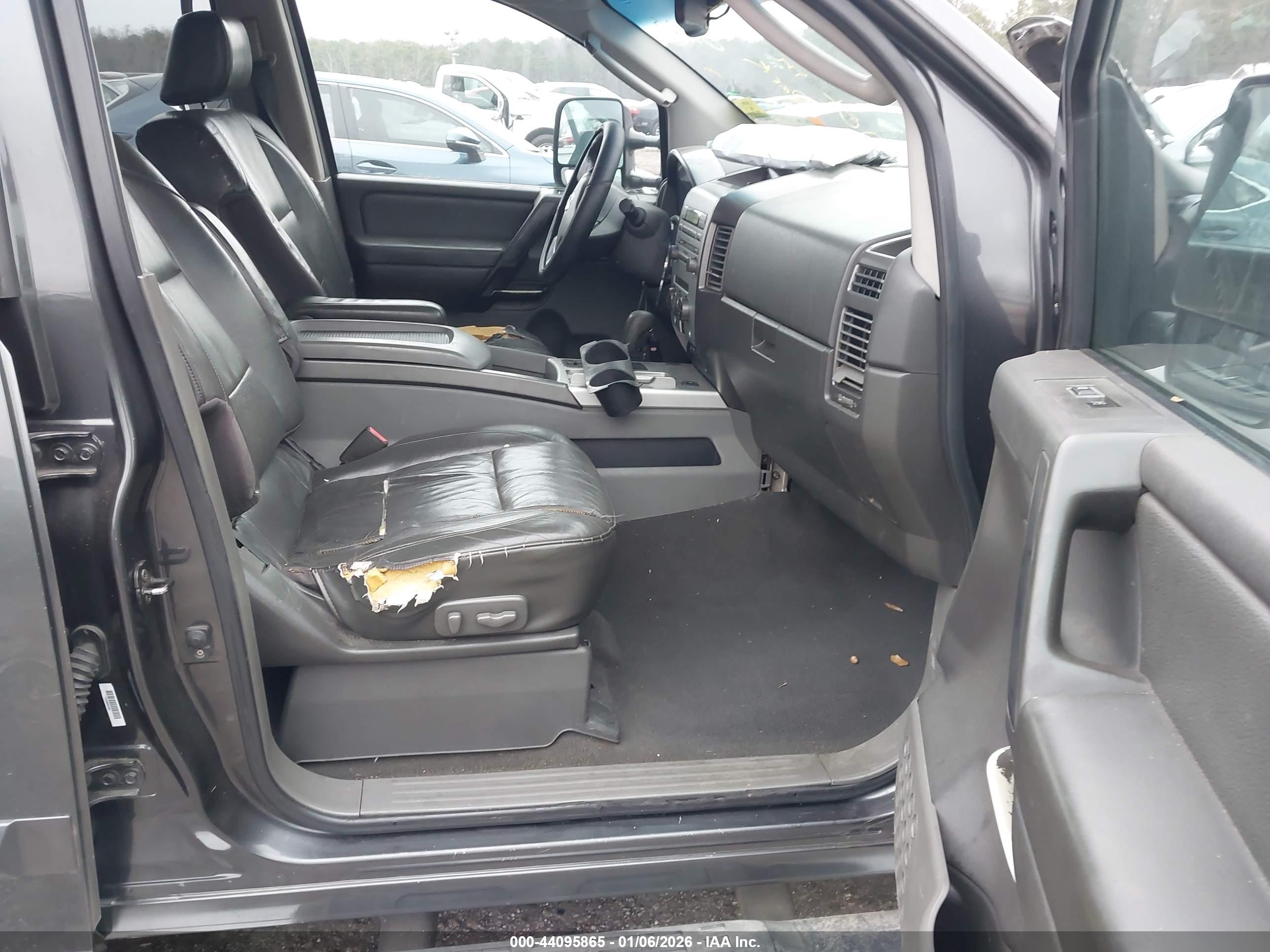 NISSAN TITAN image 5
