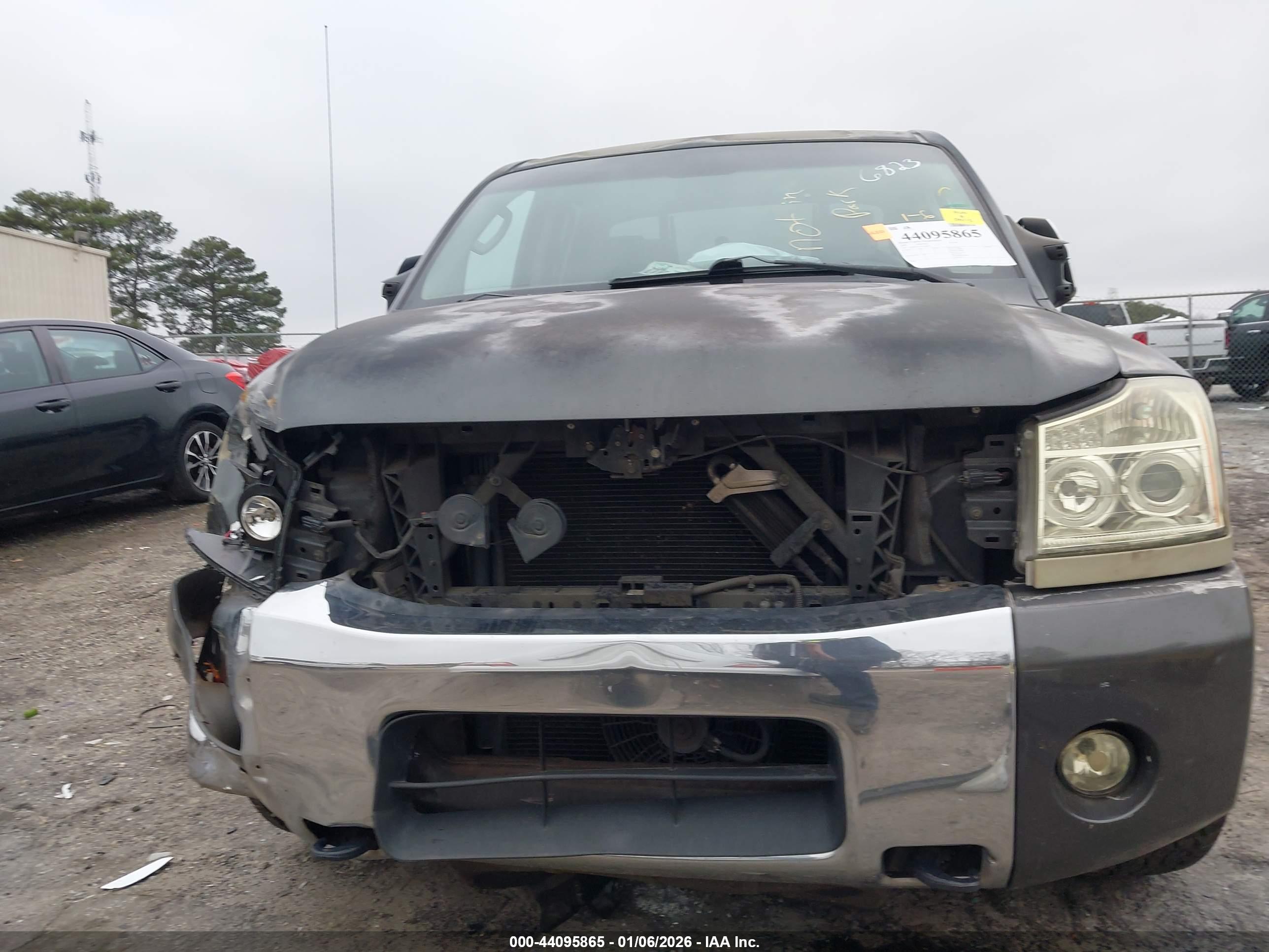NISSAN TITAN image 6