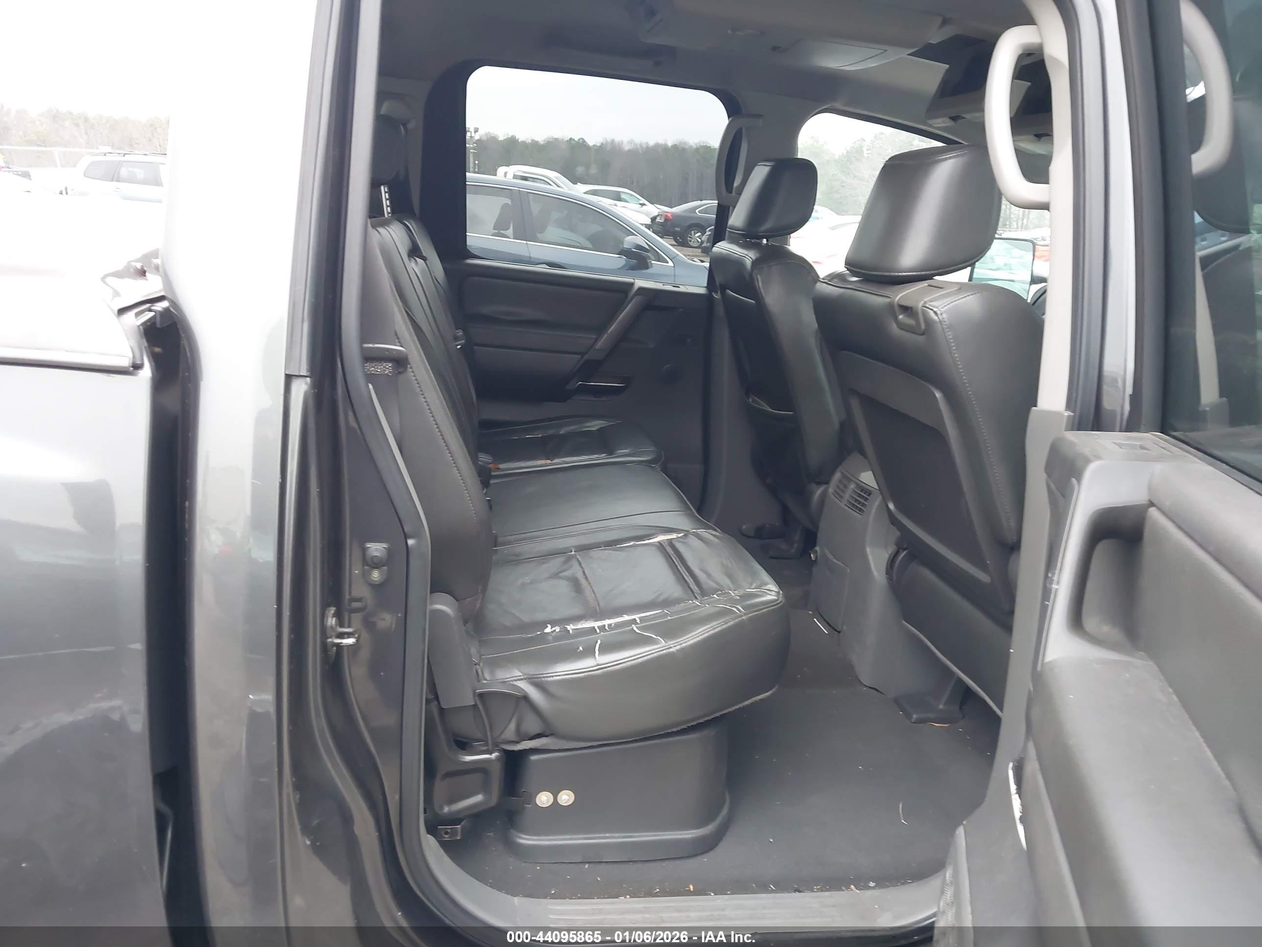 NISSAN TITAN image 8