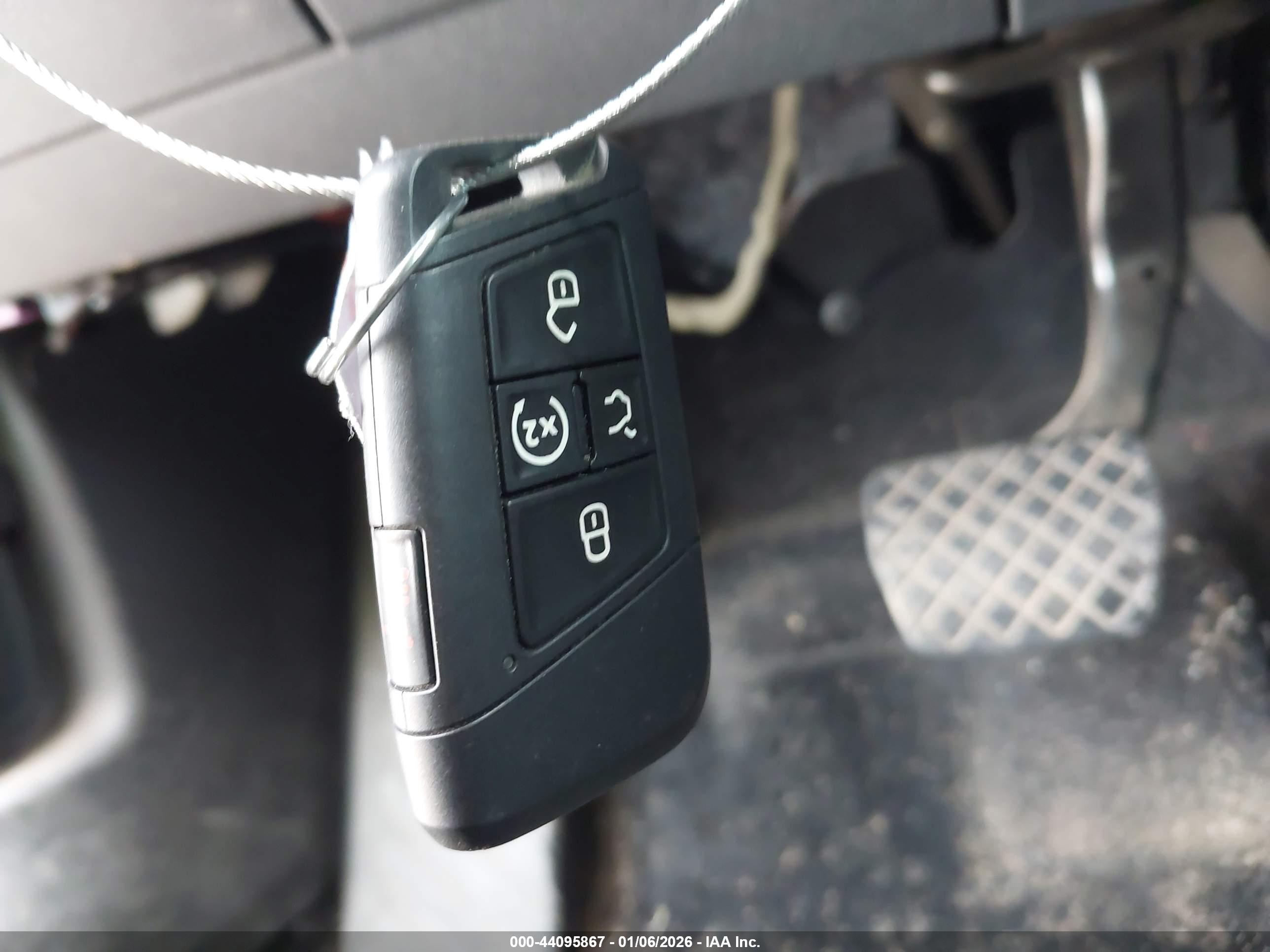 VOLKSWAGEN TAOS image 11