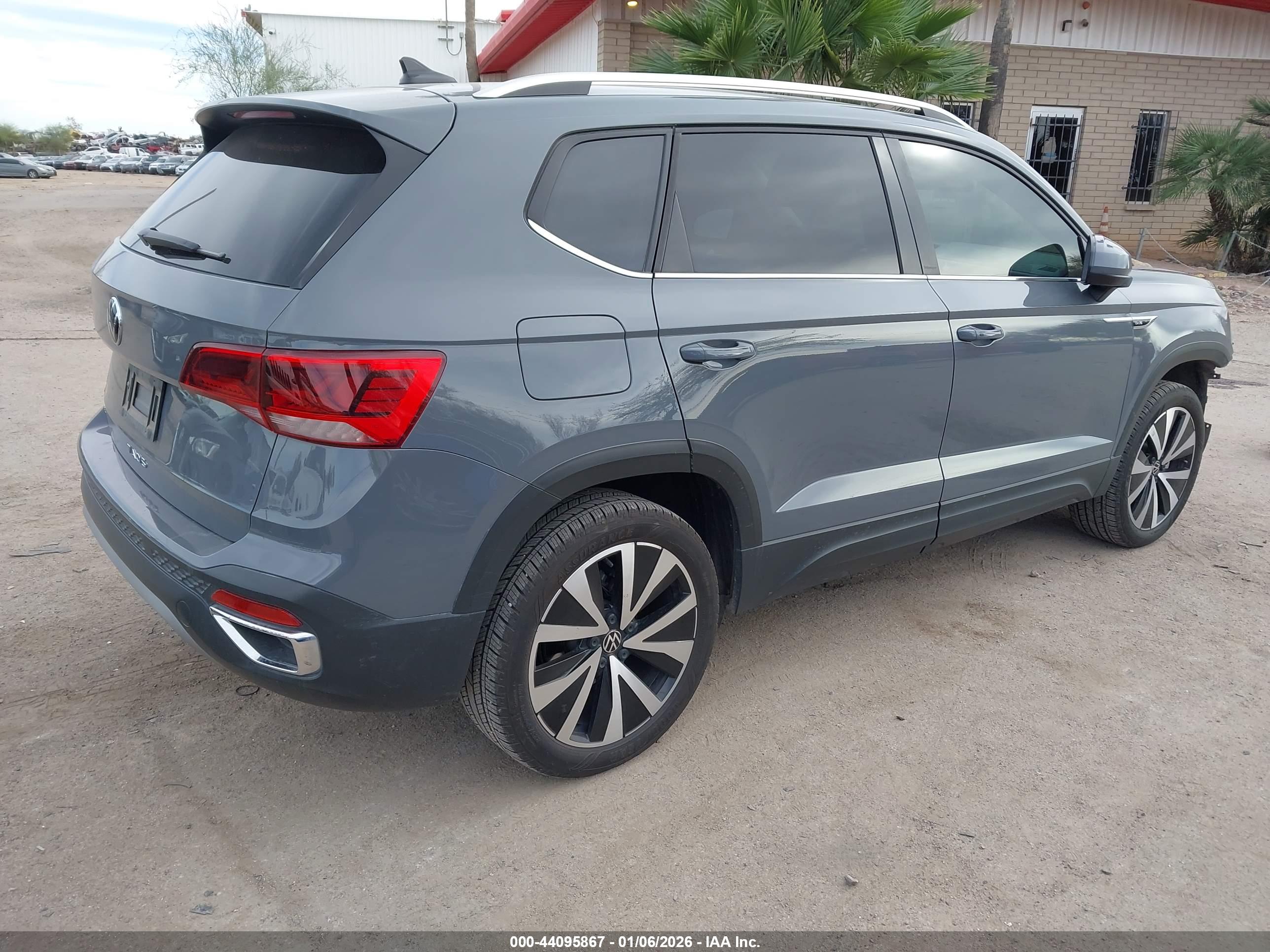 VOLKSWAGEN TAOS image 4