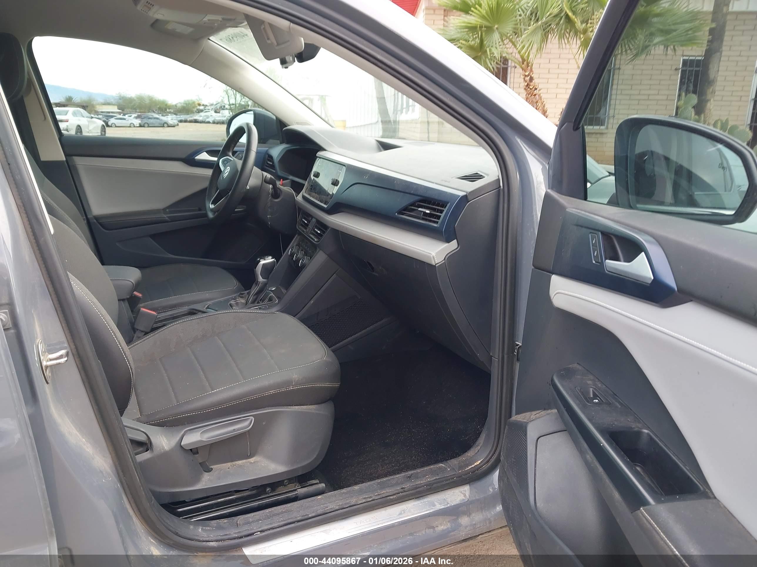 VOLKSWAGEN TAOS image 5