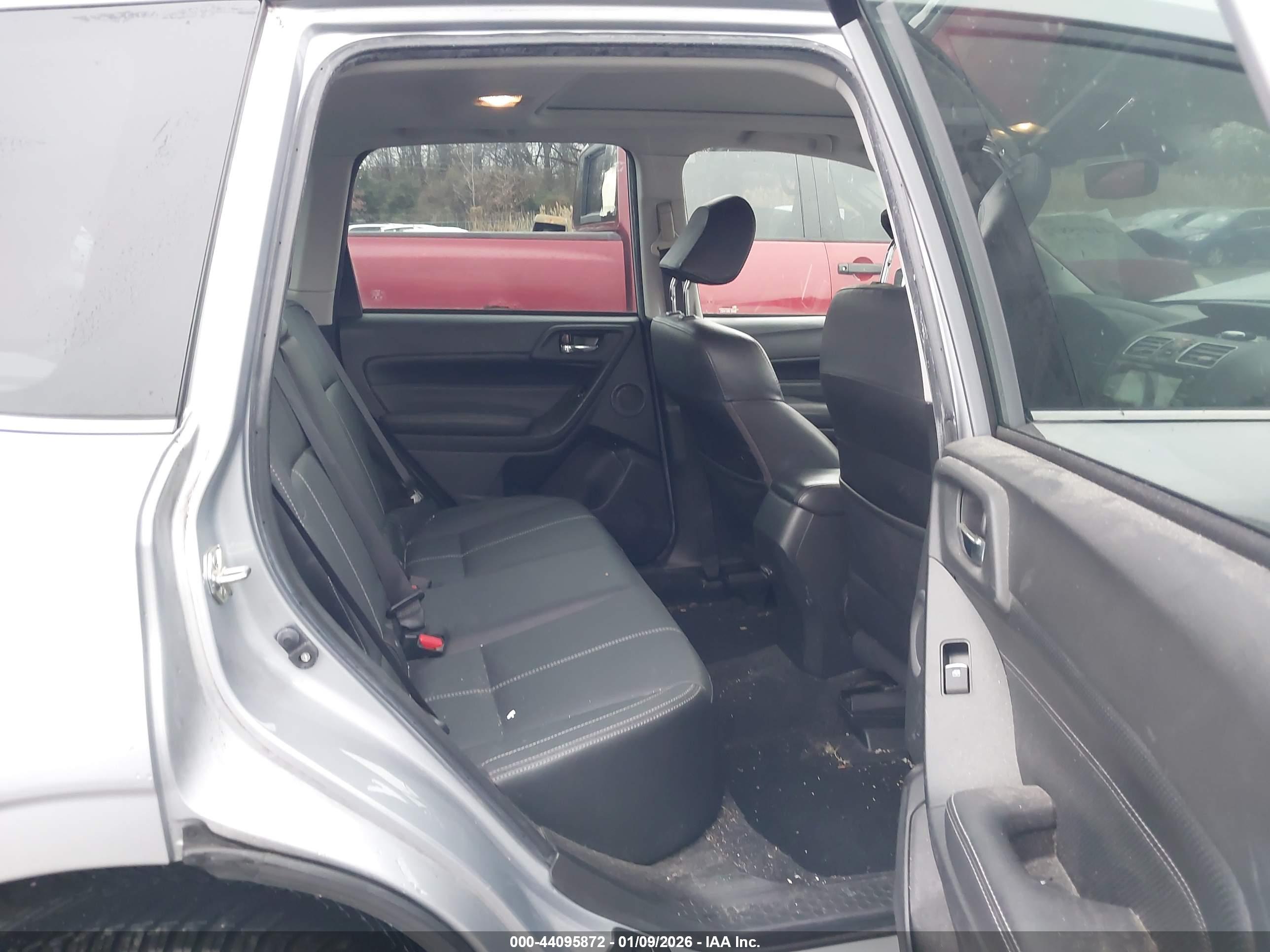 SUBARU FORESTER image 8