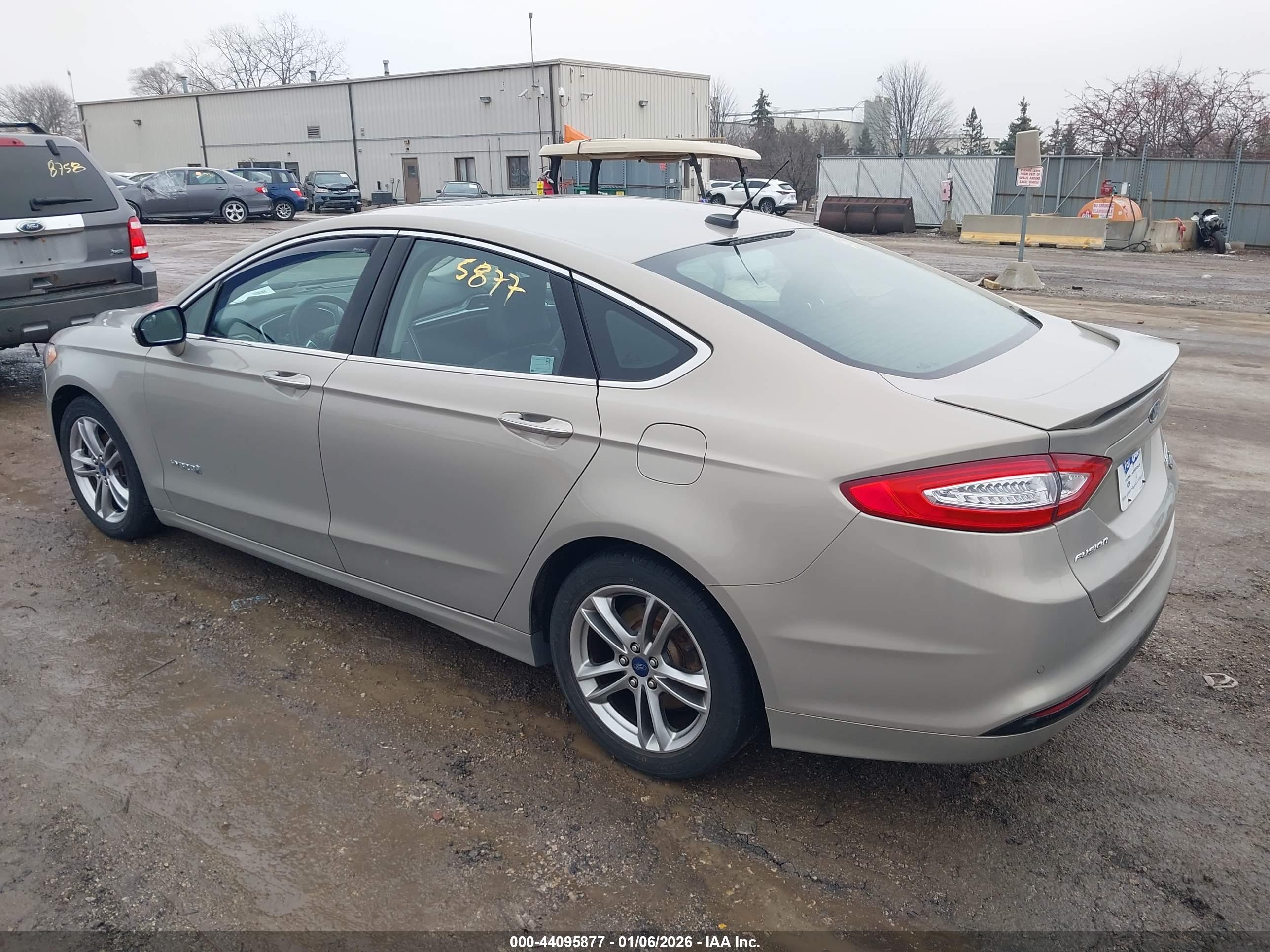 FORD FUSION image 3