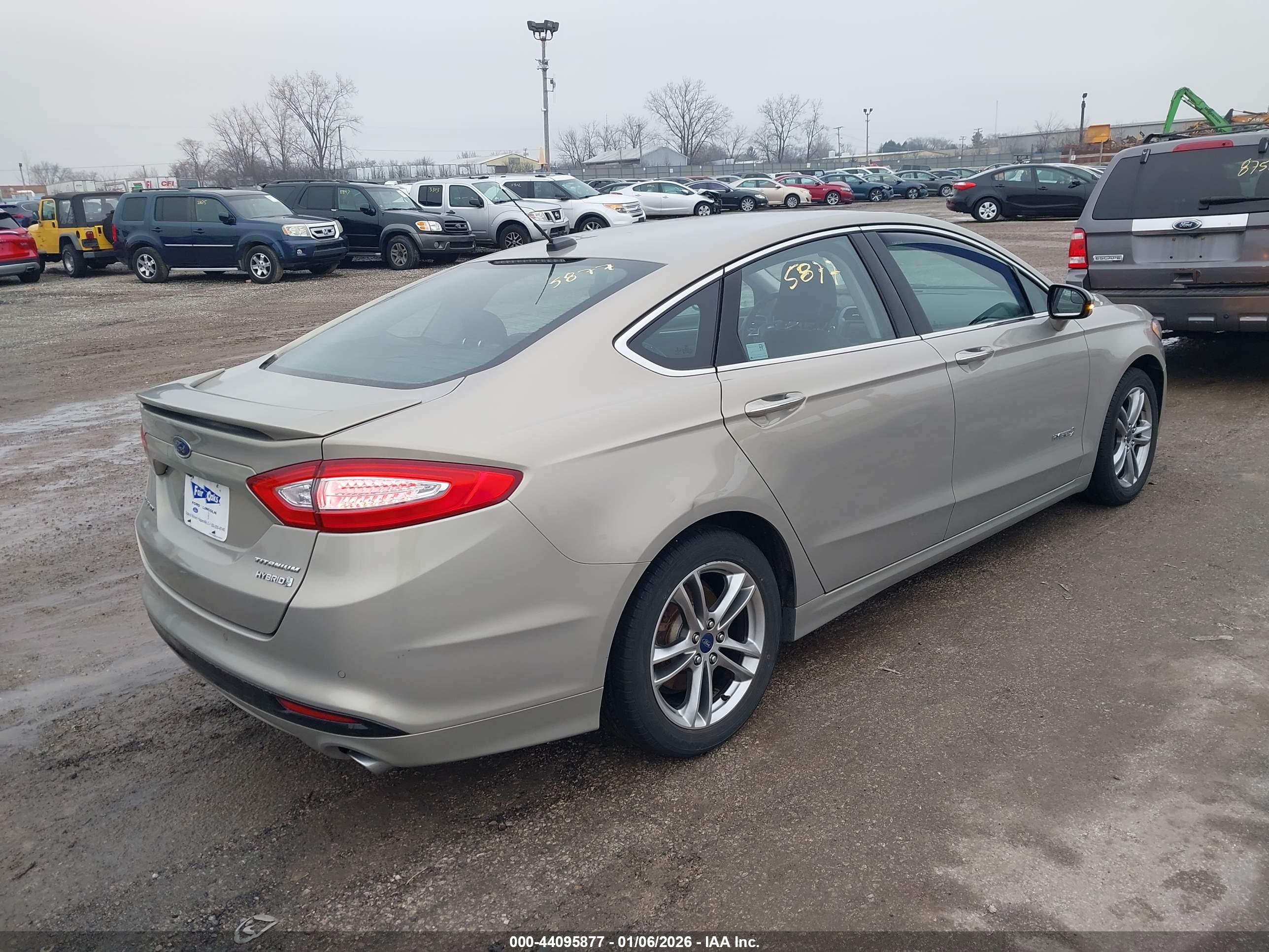 FORD FUSION image 4