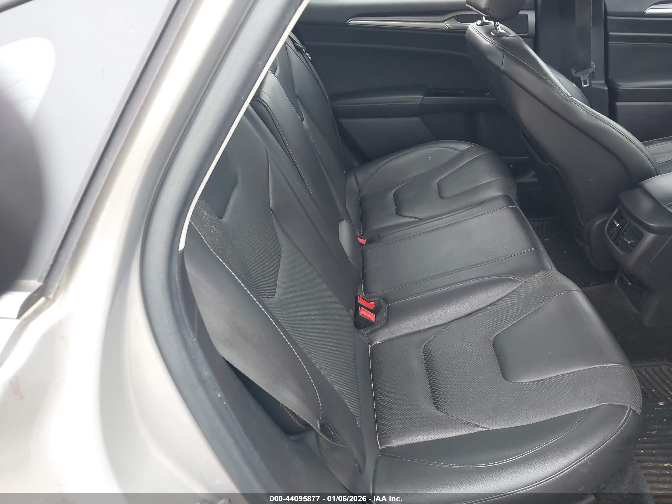 FORD FUSION image 8