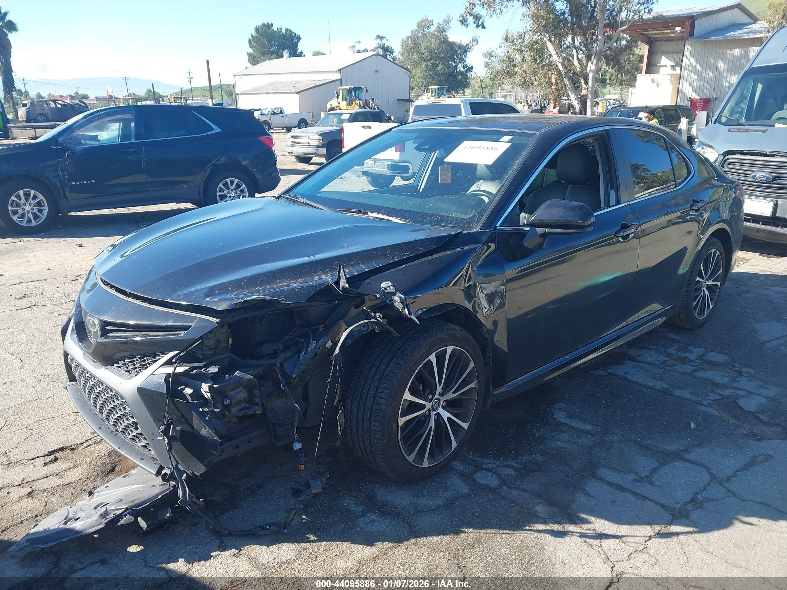 TOYOTA CAMRY image 2