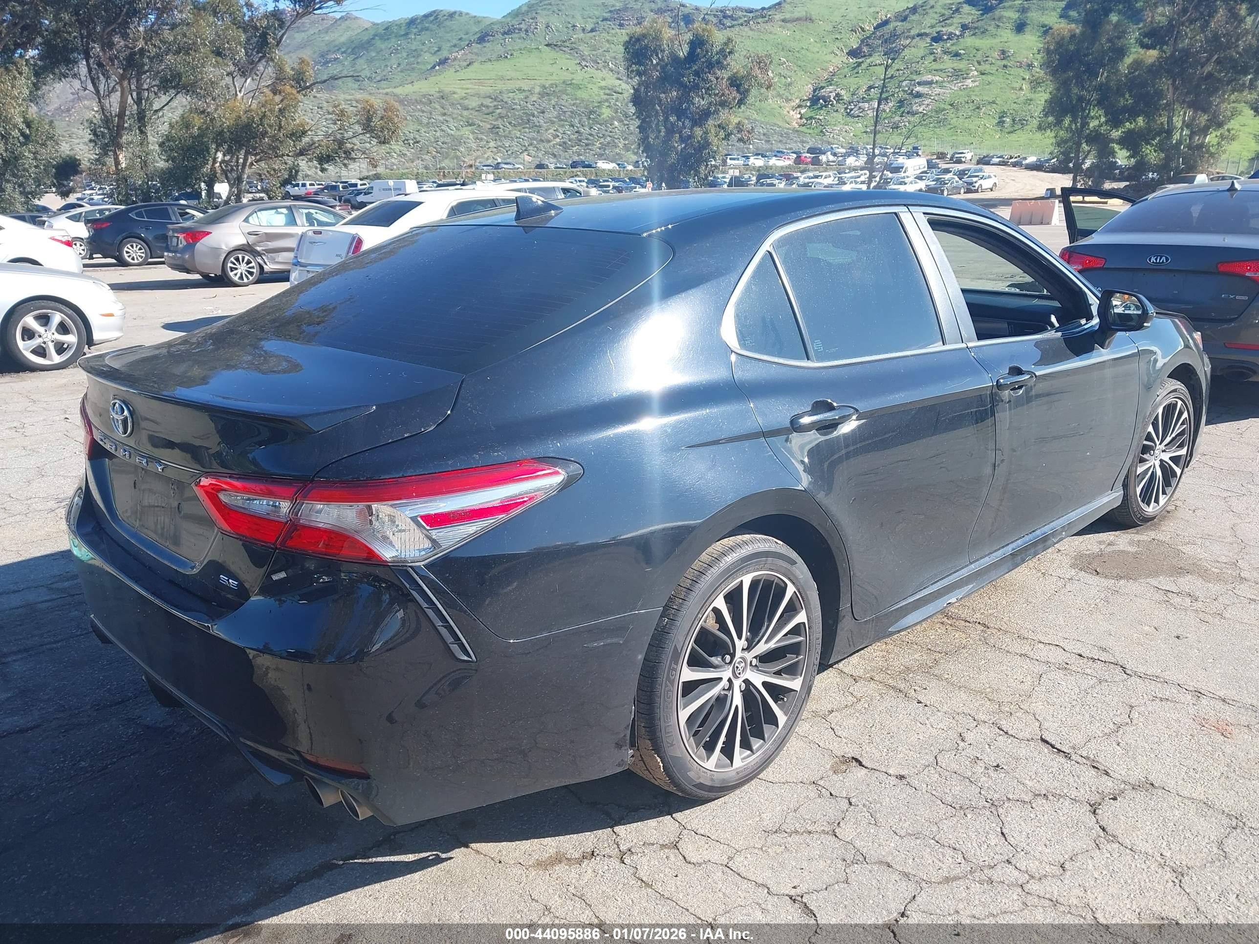 TOYOTA CAMRY image 4