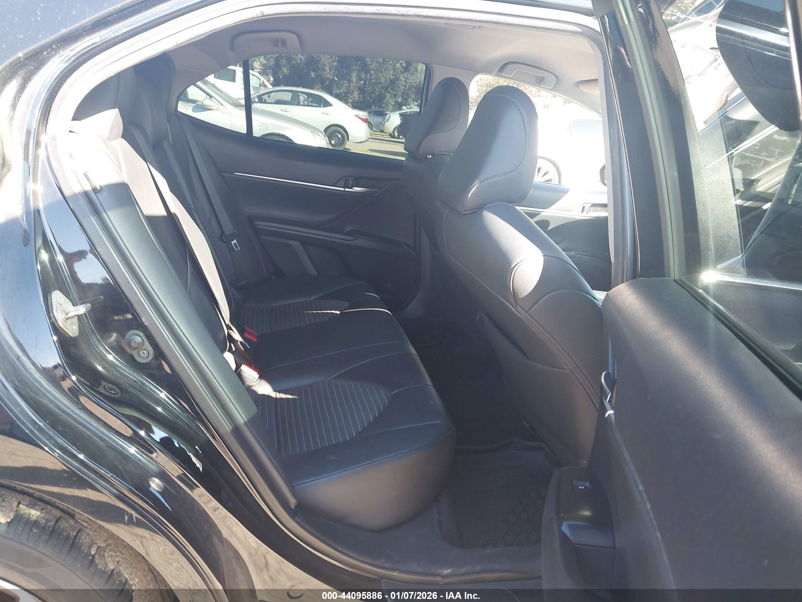 TOYOTA CAMRY image 8