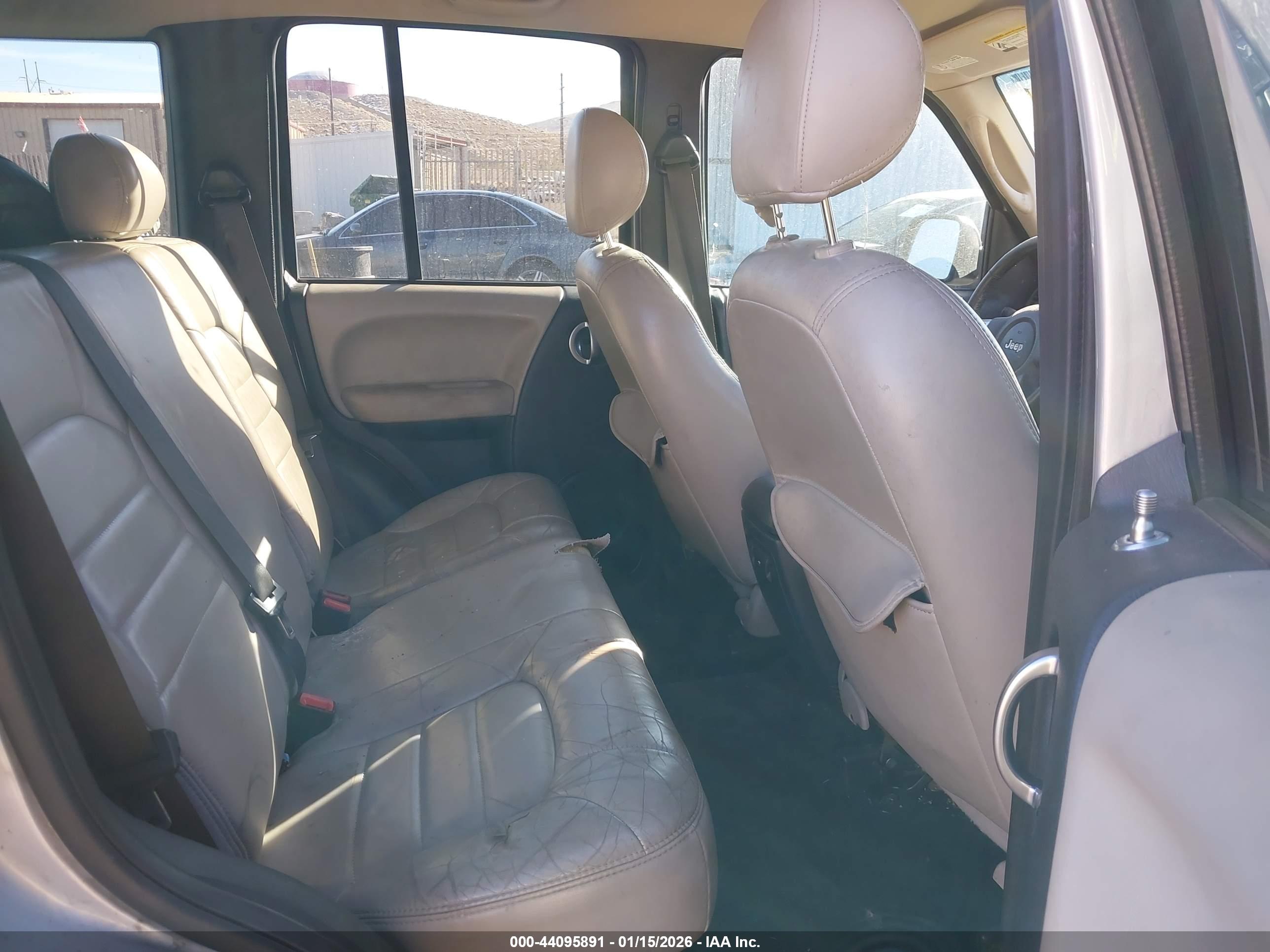 JEEP LIBERTY image 8