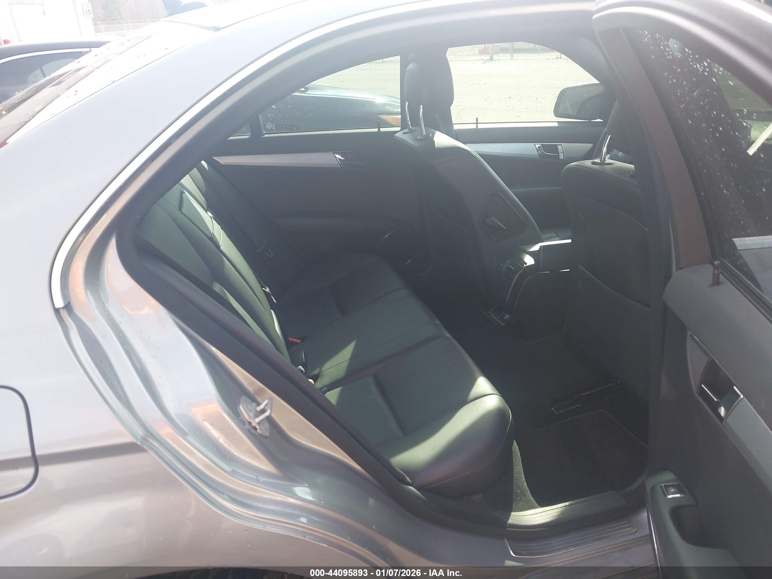 MERCEDES-BENZ C image 8