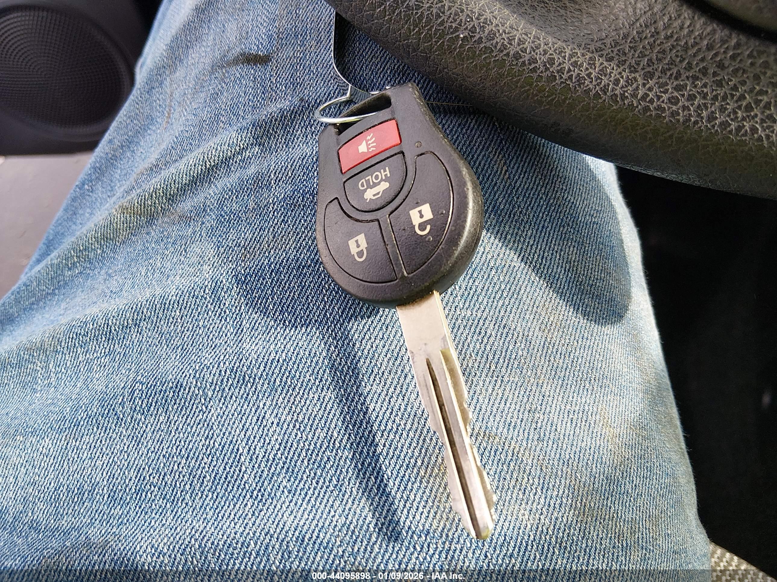 NISSAN VERSA image 11