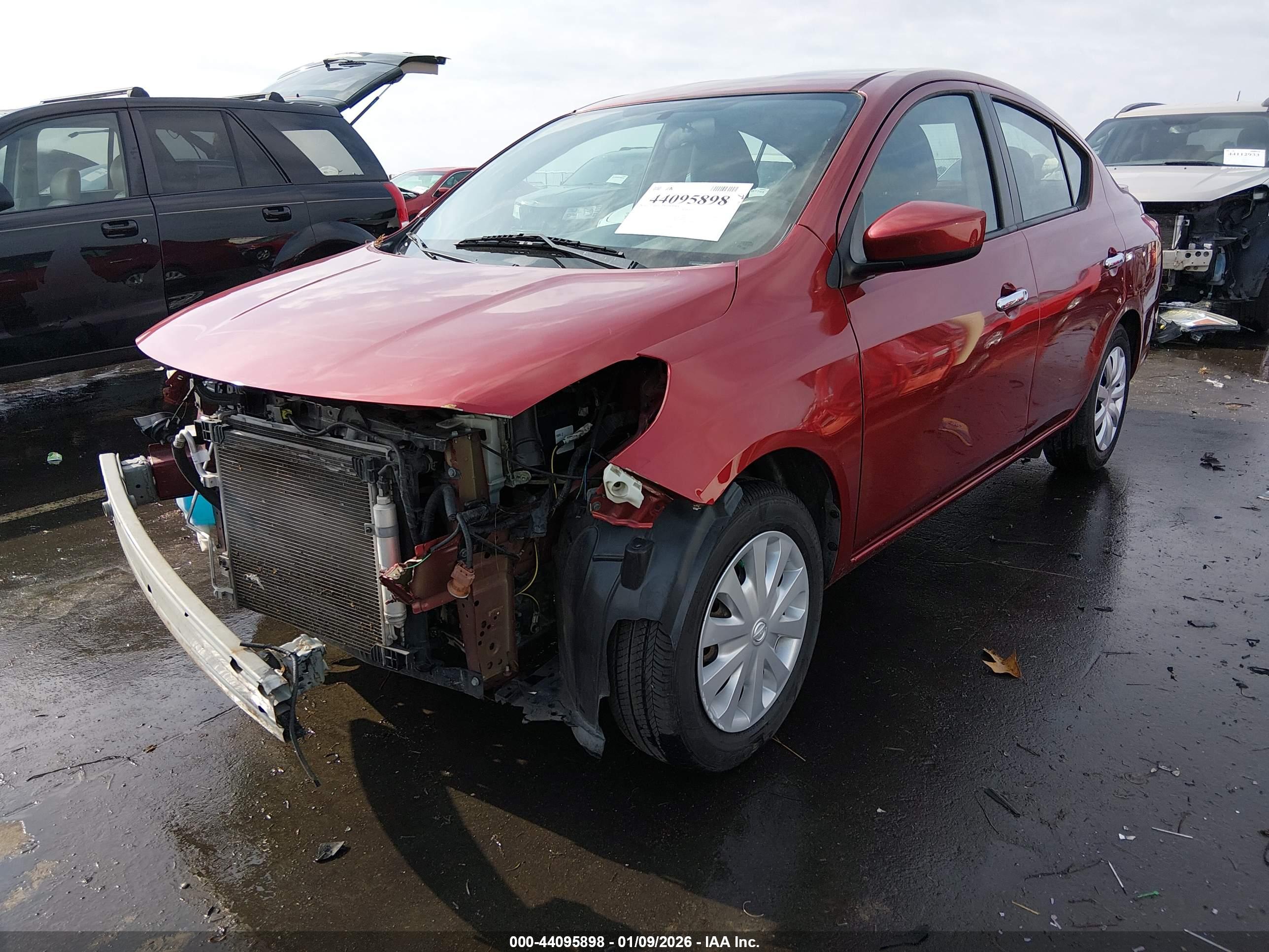 NISSAN VERSA image 2