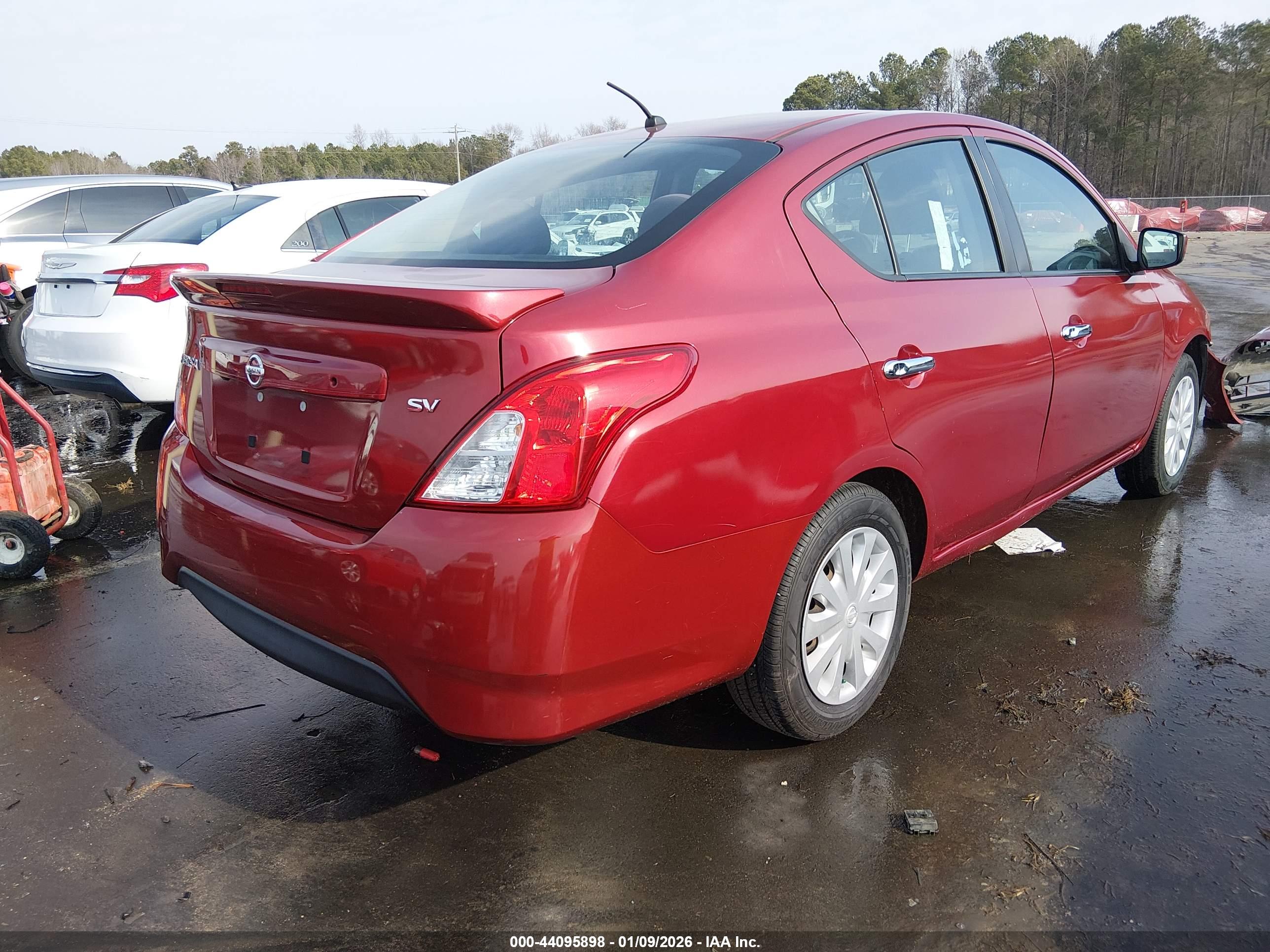 NISSAN VERSA image 4
